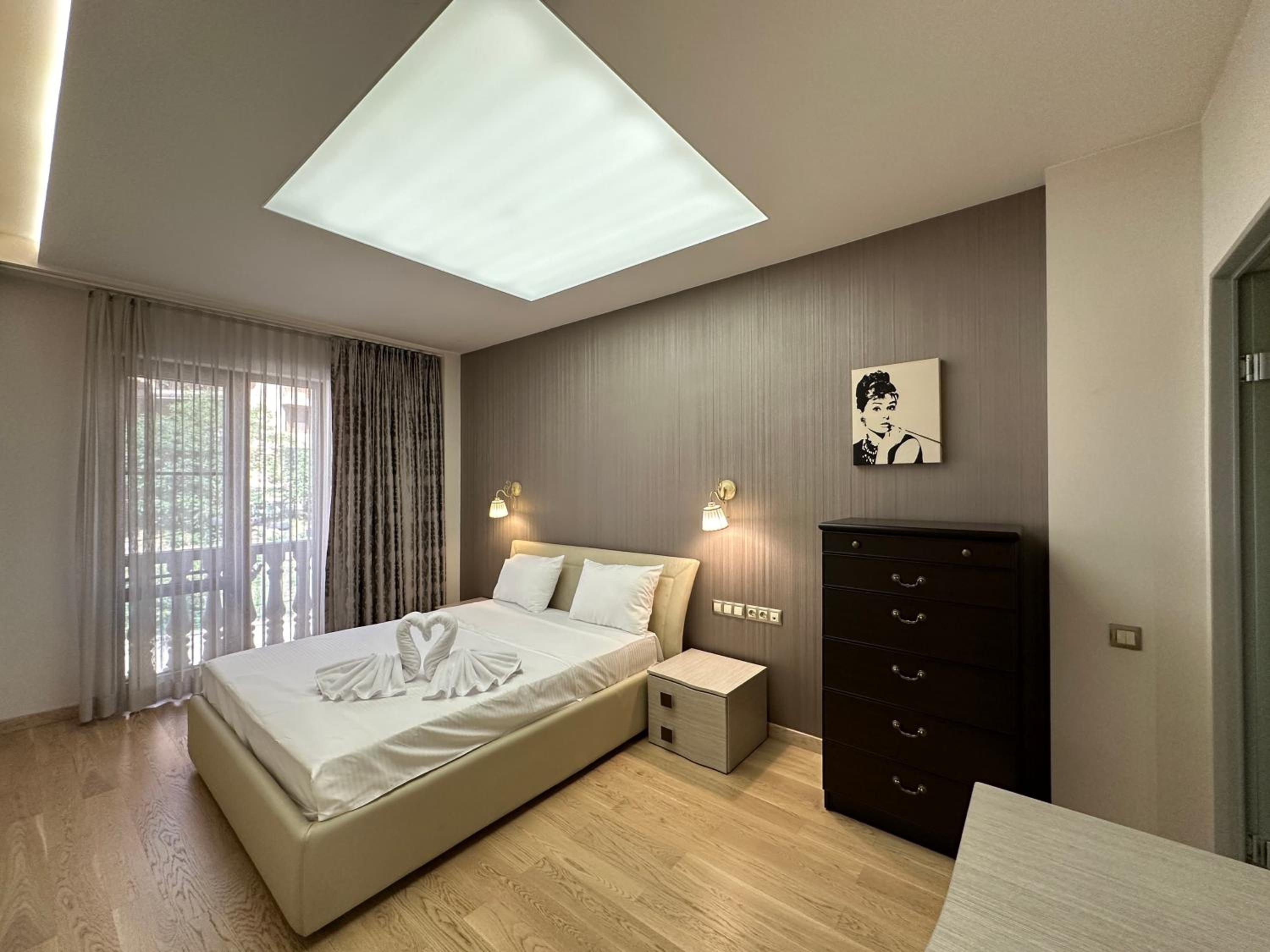 Verin Antarayin street, 3 bedrooms Beautiful and Spacious apartment VA111