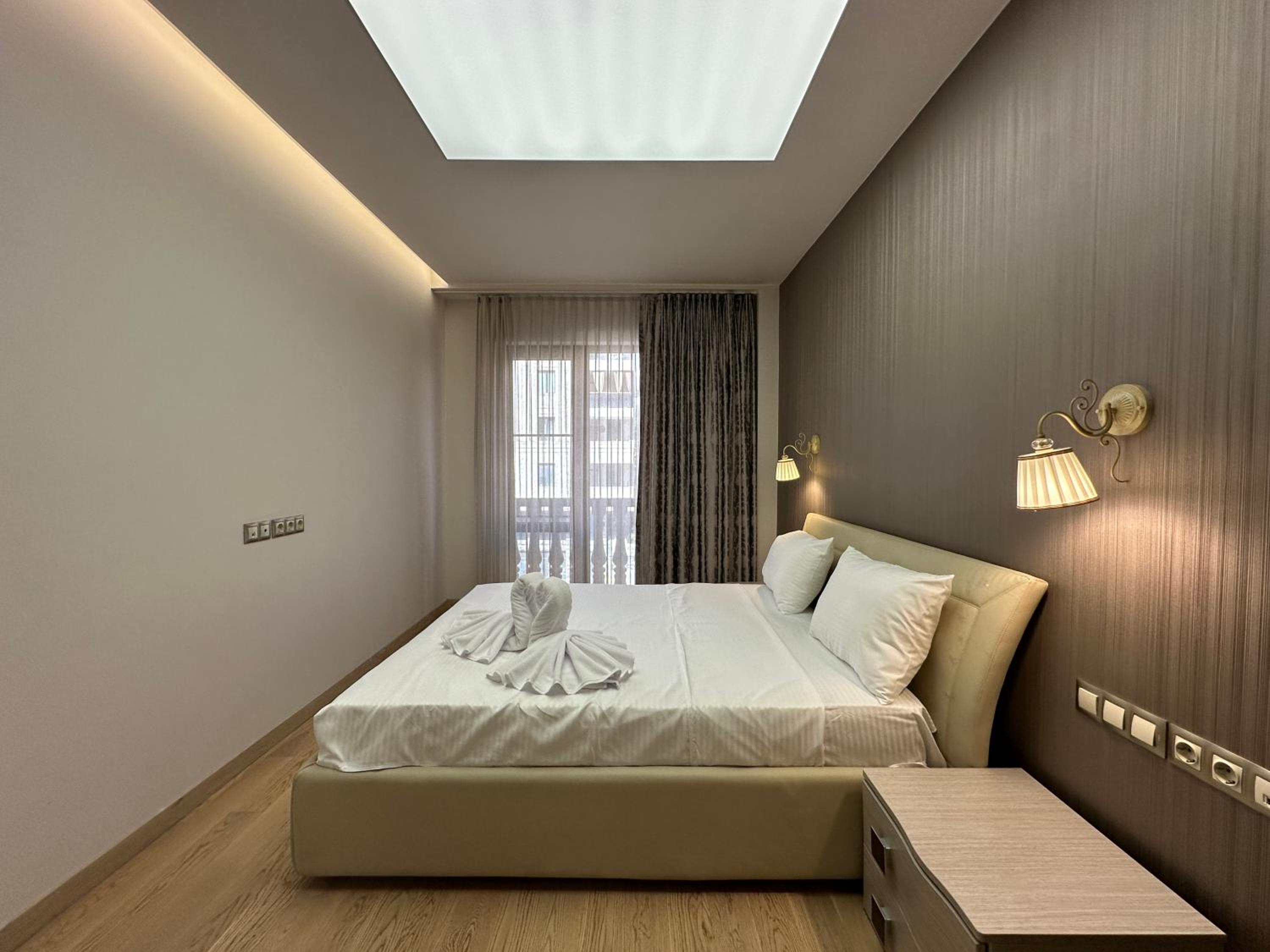 Verin Antarayin street, 3 bedrooms Beautiful and Spacious apartment VA111