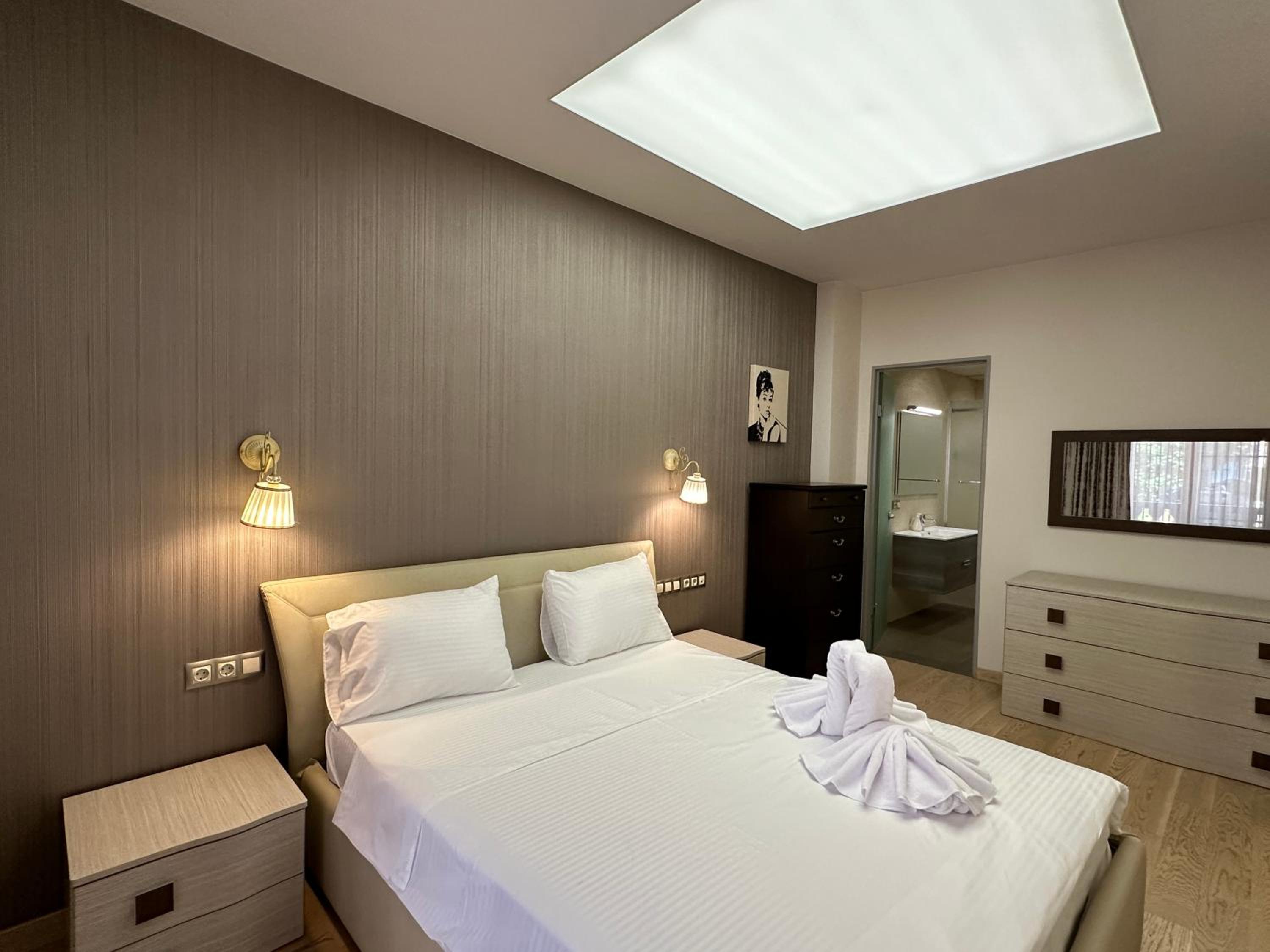 Verin Antarayin street, 3 bedrooms Beautiful and Spacious apartment VA111