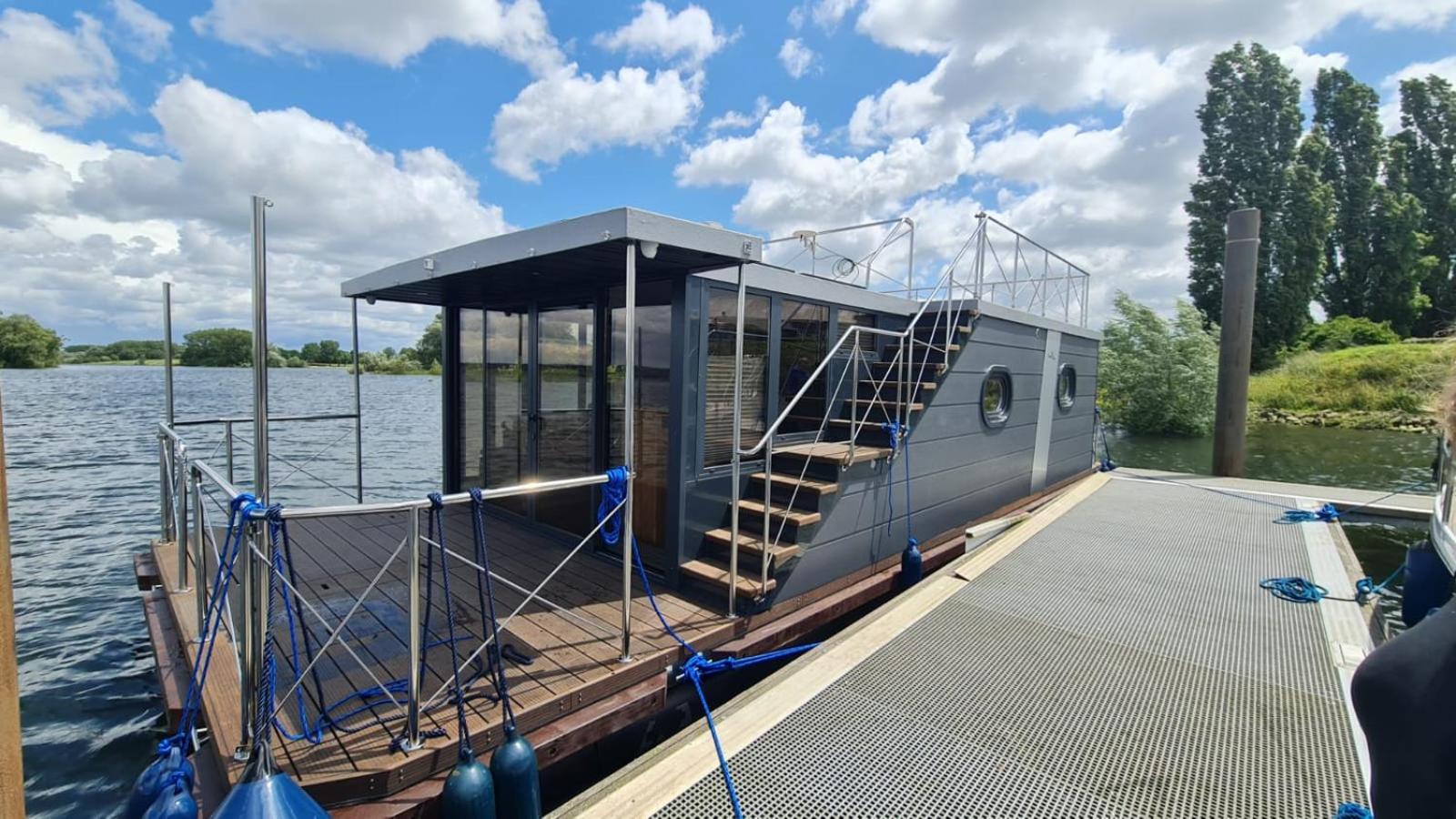 Hausboot KOMET Luxus und Natur pur max 5 Pers view 4