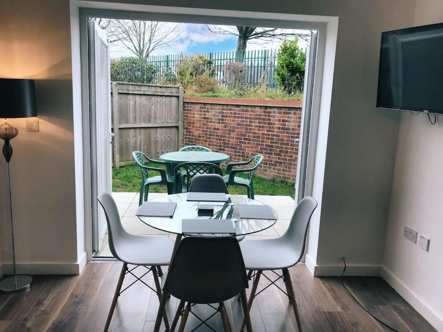 Sunderland Short Stays 2 bedroom apartment Free Parking Fulwell SR6 view 5