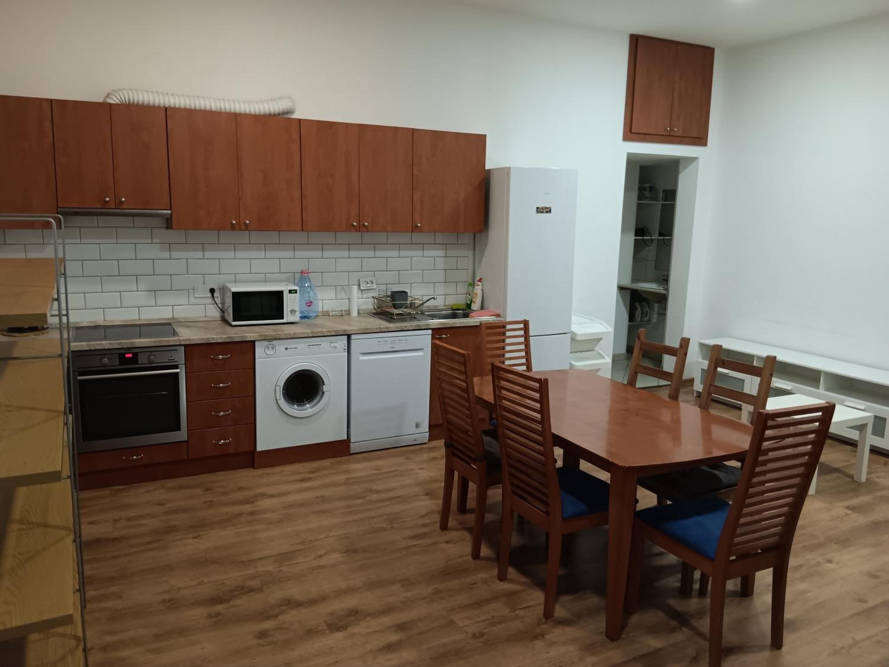 Big COZY - Skyfall Apartment 3 BDRM 6 BEDS 1&Half Baths