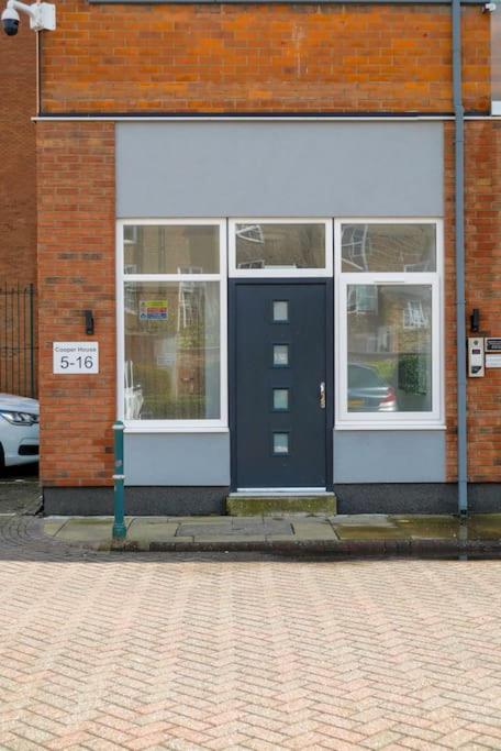 Hull, Contractors, Modern, Free Parking