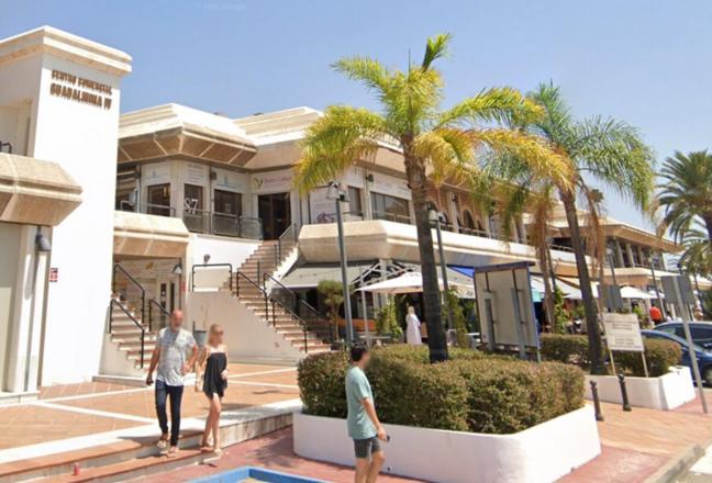 Beach and golfside apartment in Guadalmina