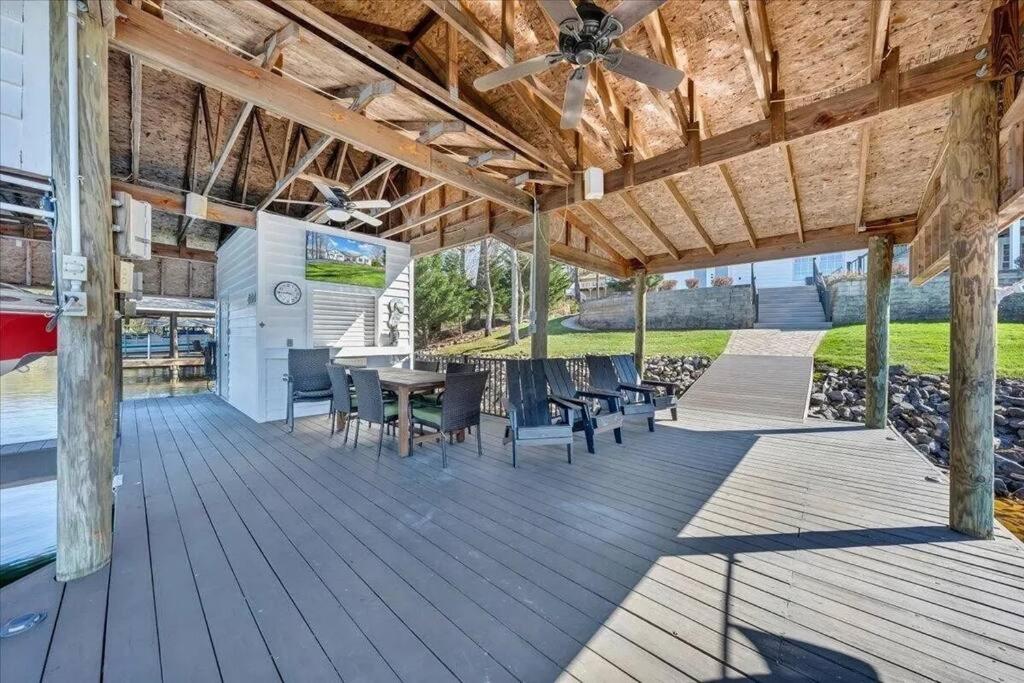 6 BD Smith Mountain Lakefront Escape Sunset view 2