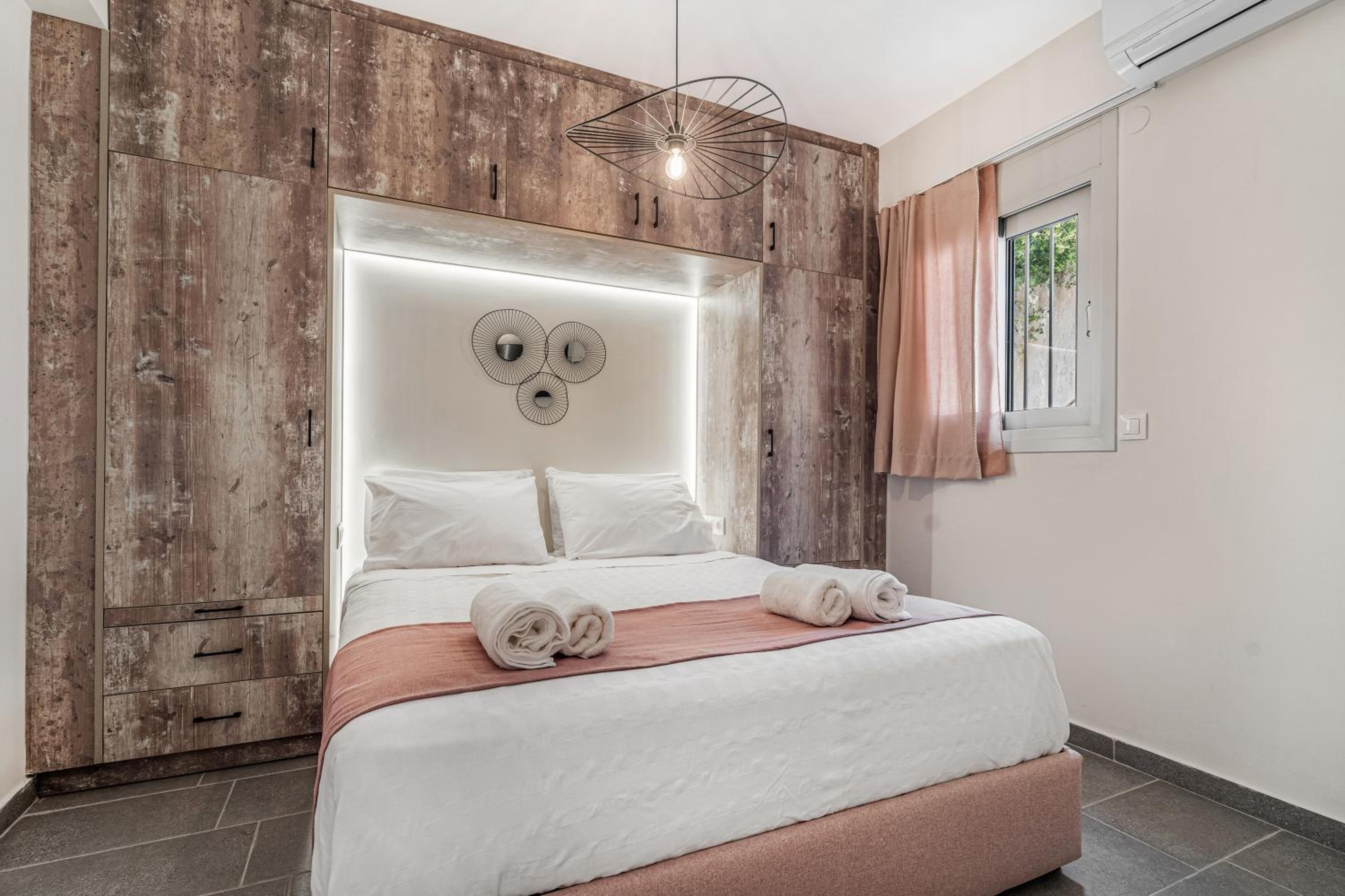 Mella Roa - Amber photo 2