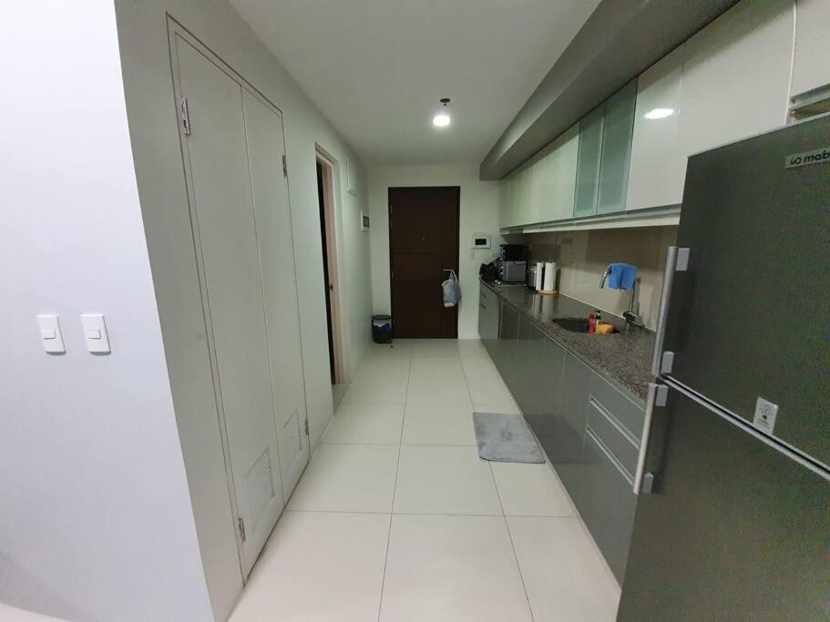 Stylish Luxe Apartment In One Uptown Residence view 3