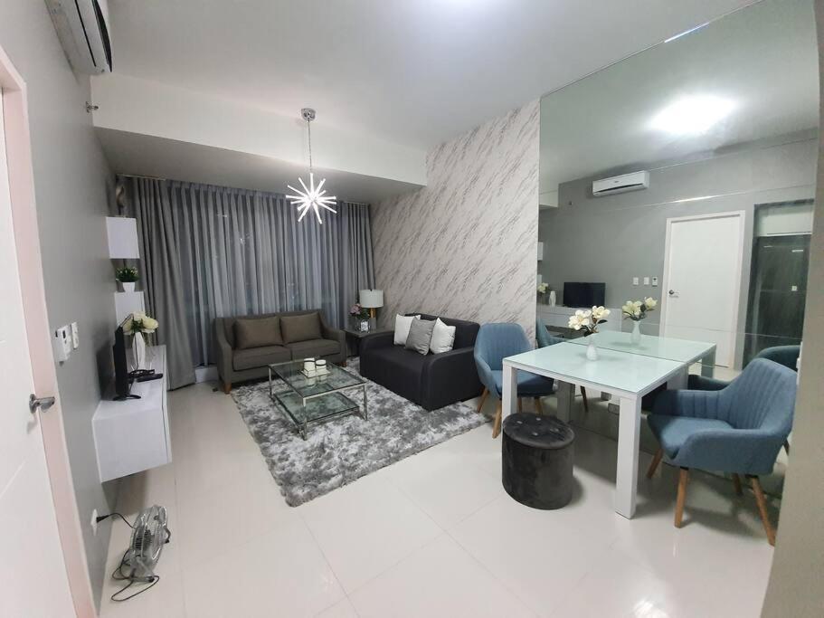 Stylish Luxe Apartment In One Uptown Residence view 4