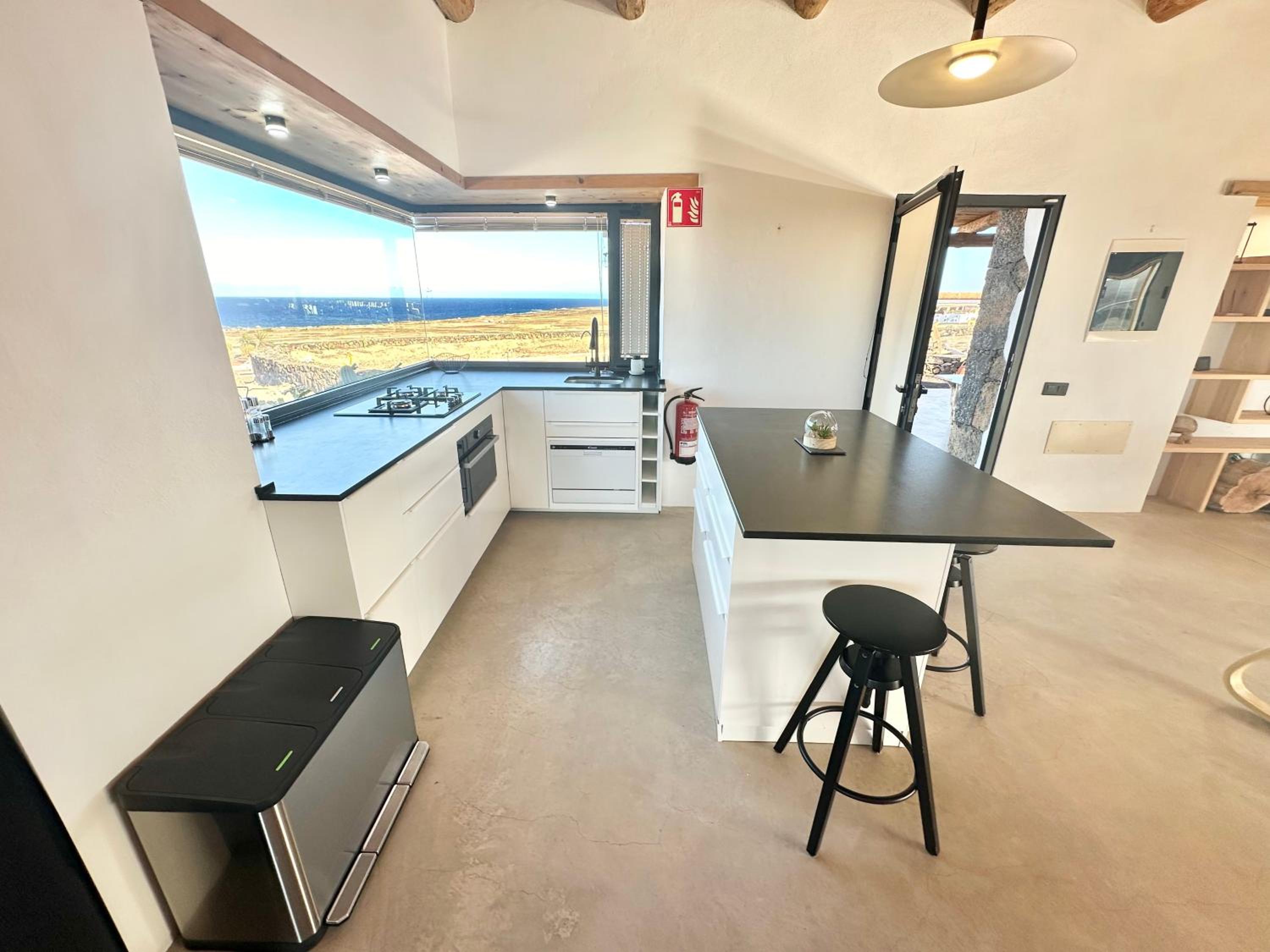 Casita Tahona con vistas de infarto al mar y volcanes con absoluta privacidad