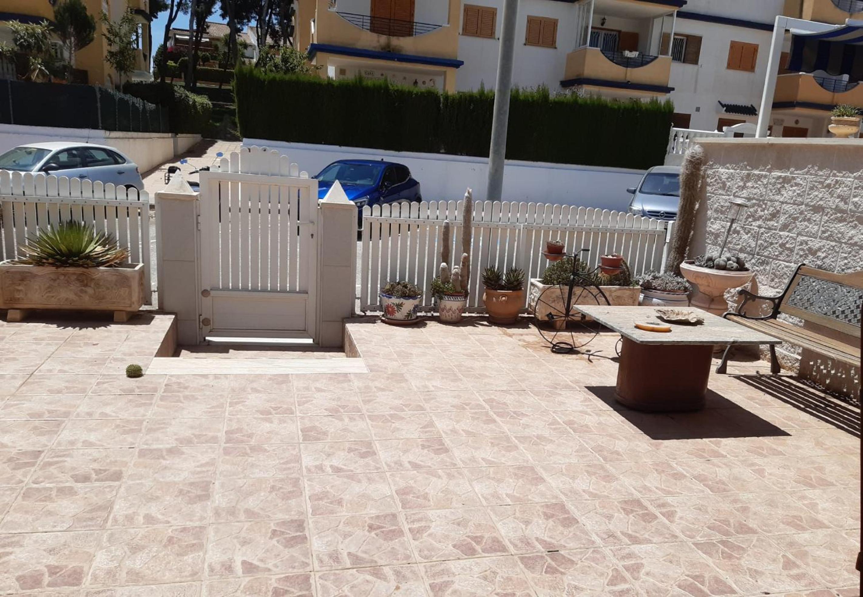 Chalet adosado en RIOMAR-3, urbanización residencial privada