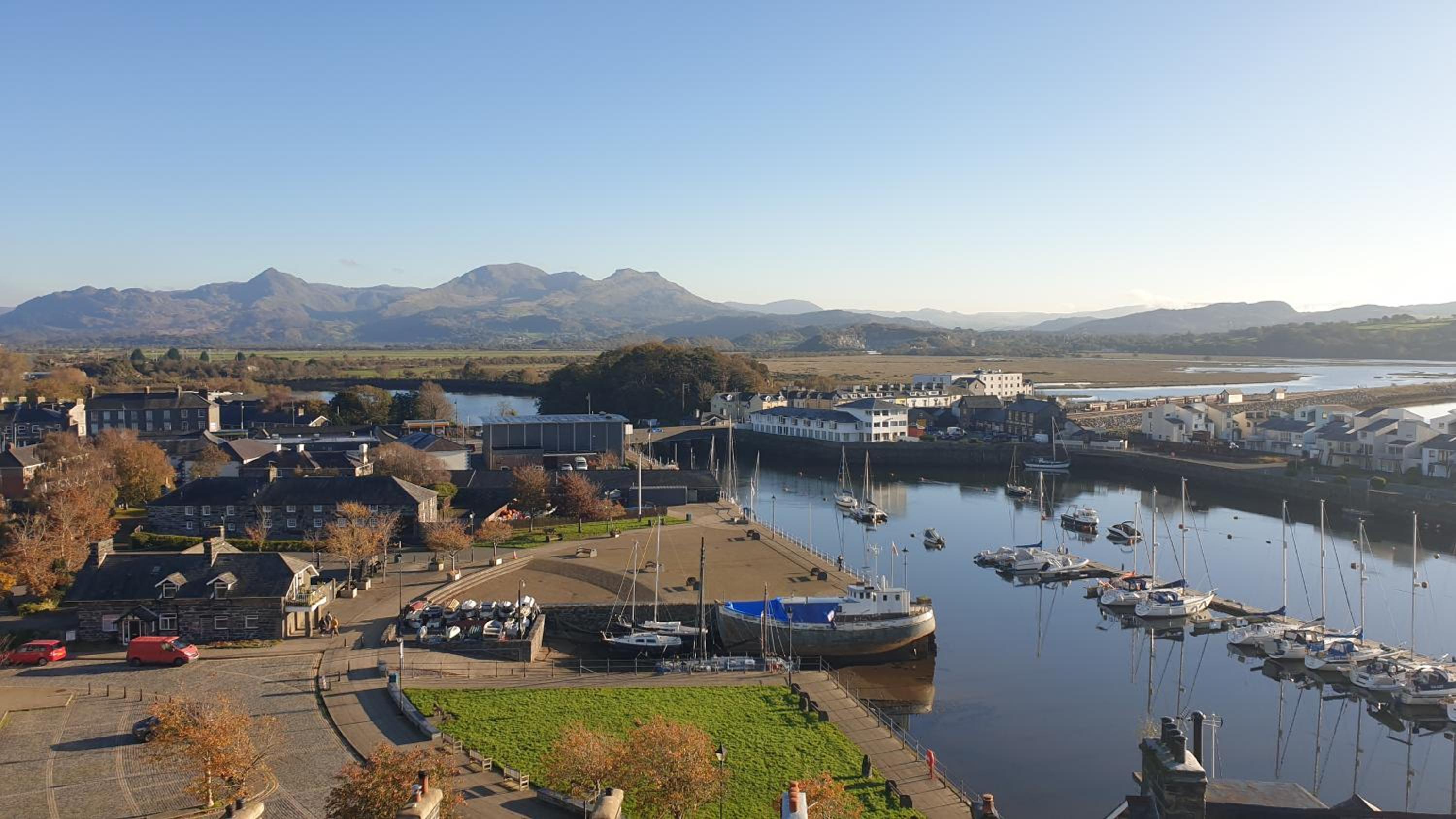 Harbour & Mountain Views, Porthmadog House, Sleeps 9, 4 Bedrooms, Two and Half Bathrooms view 5