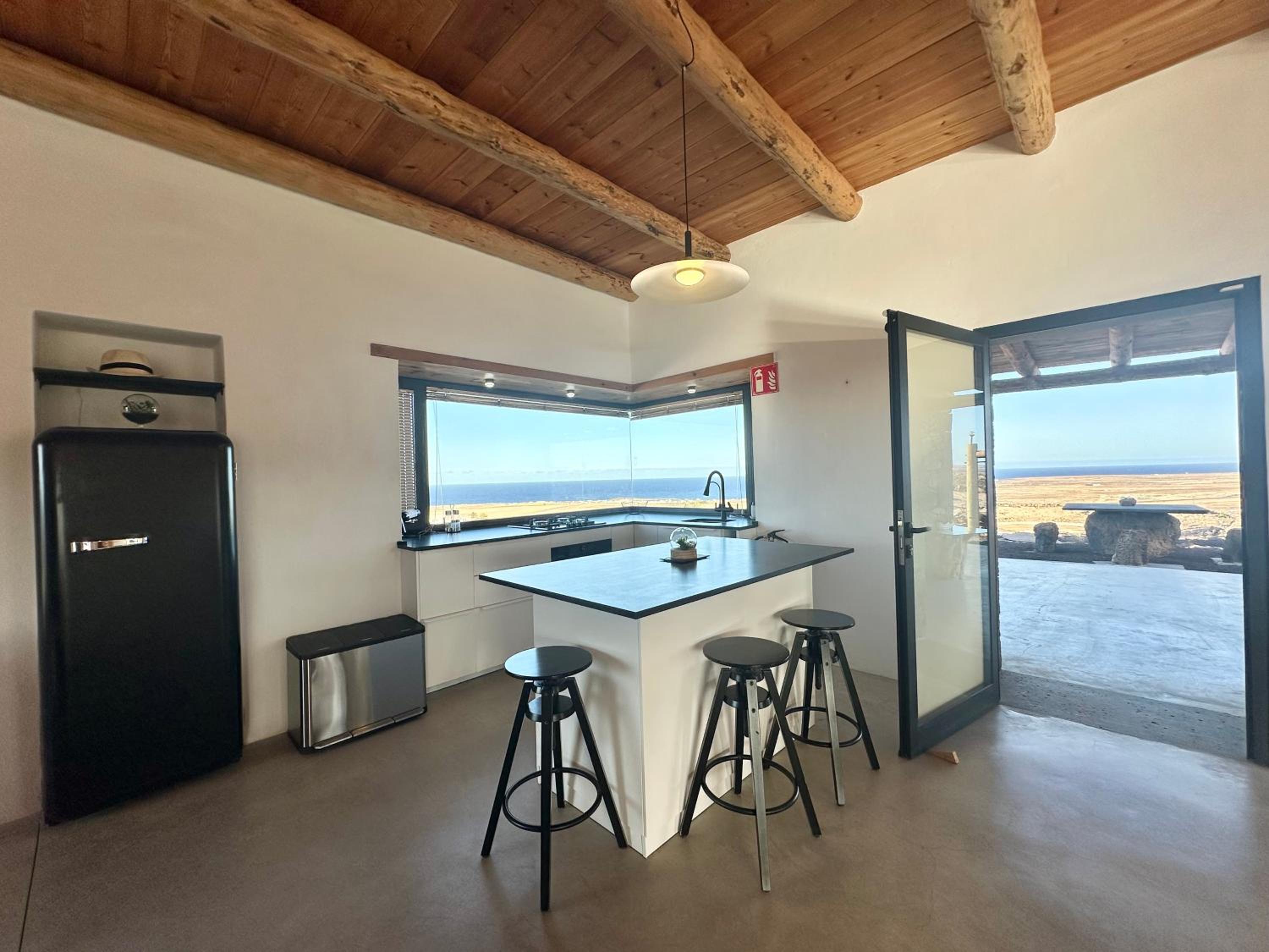 Casita Tahona con vistas de infarto al mar y volcanes con absoluta privacidad