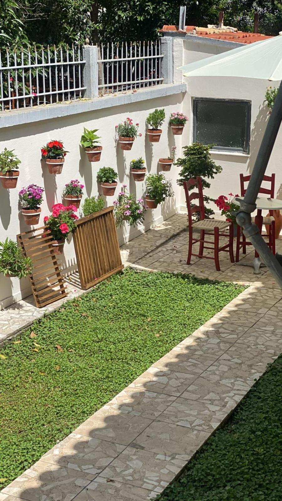 Ramo's Charming 2-Bedroom Apartment with Sunlit Veranda - 3rd