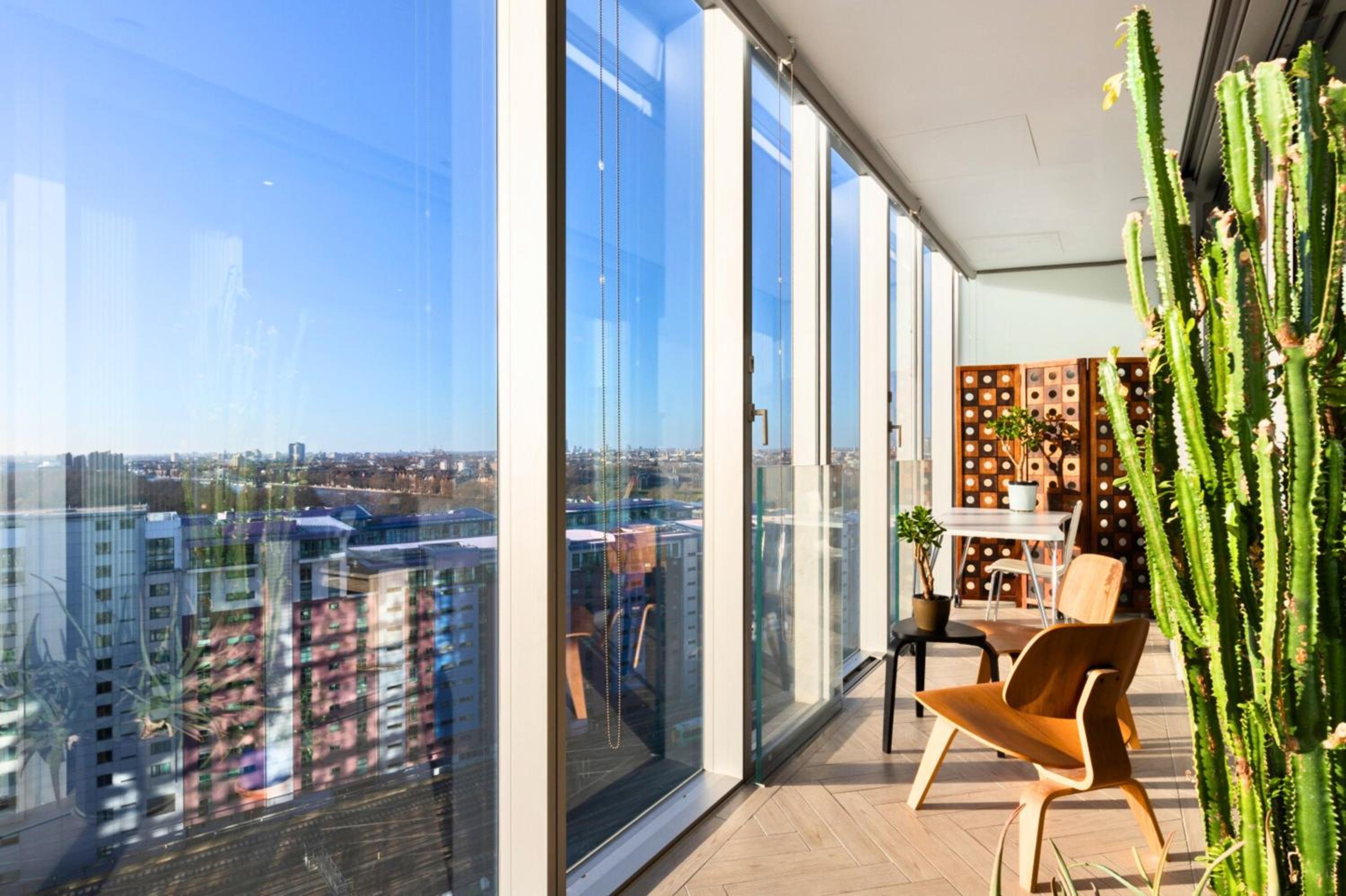 Luxury London Stays - City Views - Battersea Power Station & 1GB wifi