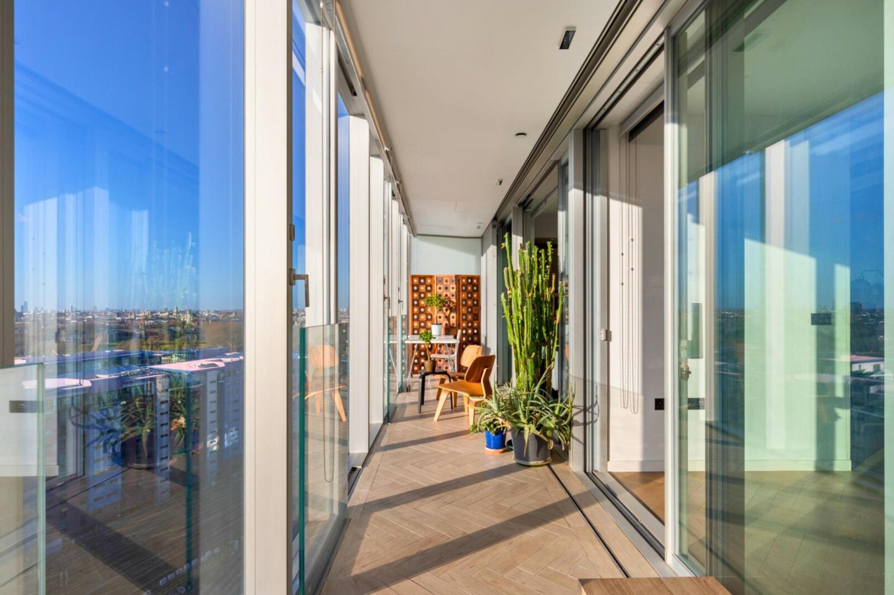 Luxury London Stays - City Views - Battersea Power Station & 1GB wifi
