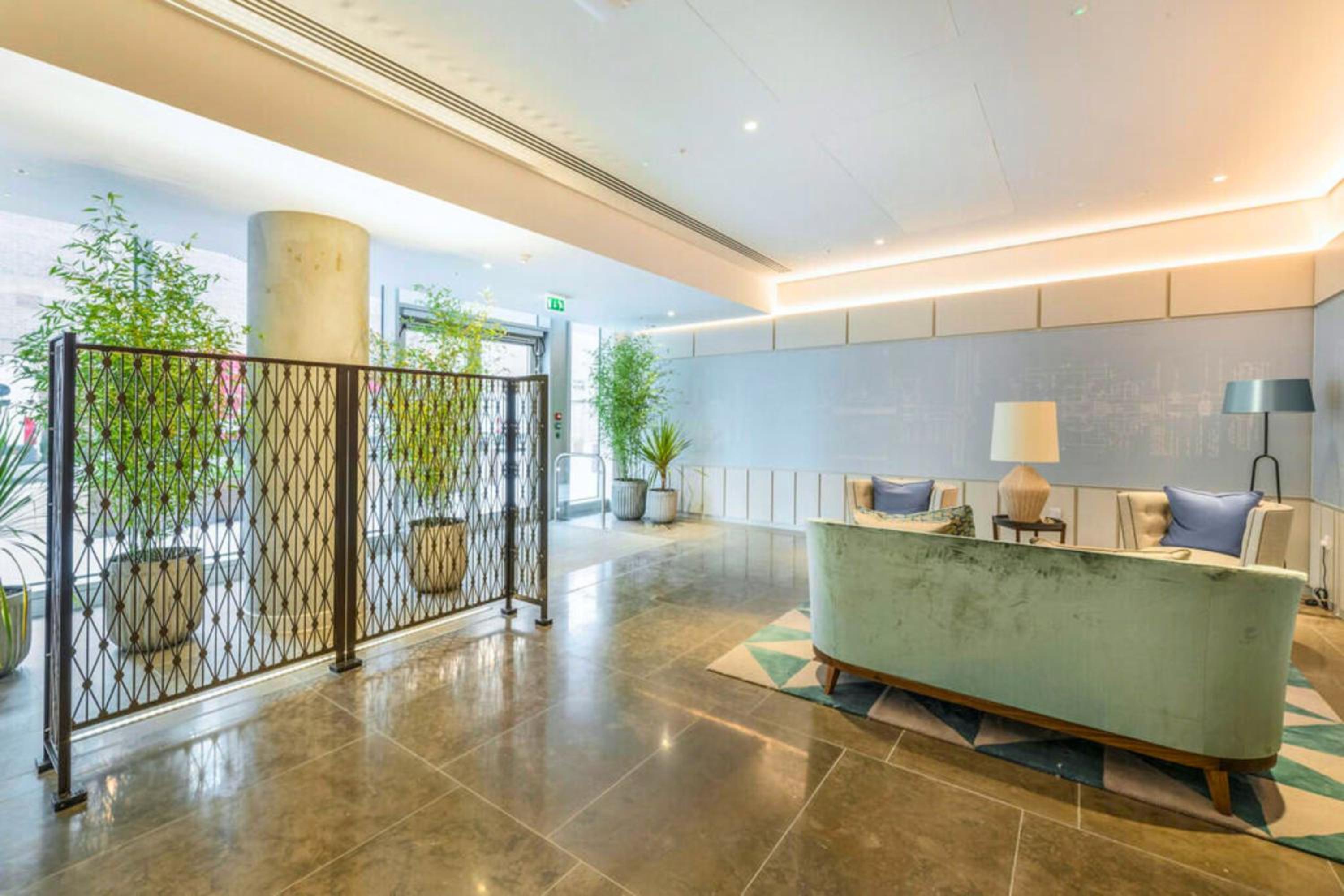 Luxury London Stays - City Views - Battersea Power Station & 1GB wifi