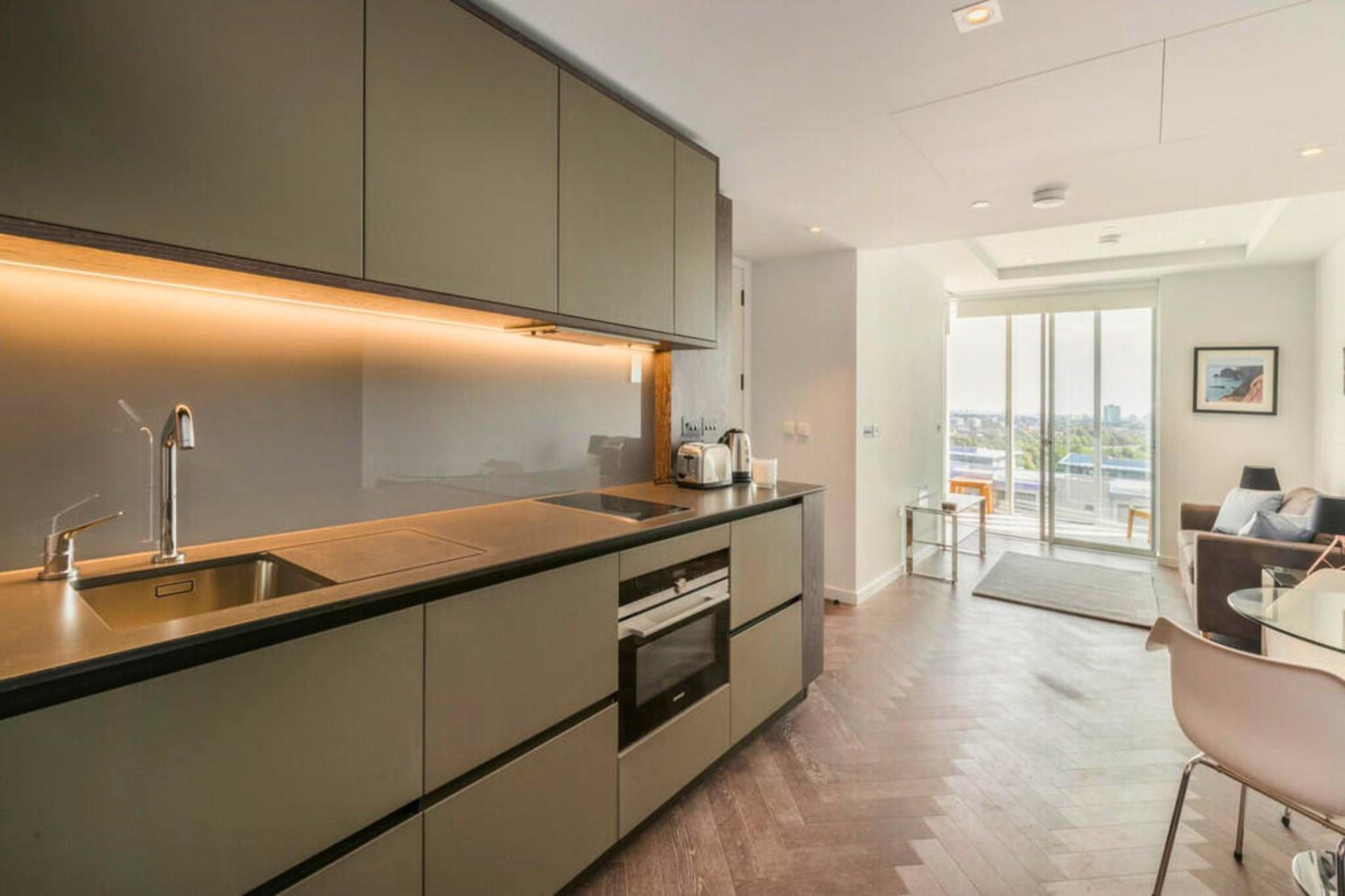 Luxury London Stays - City Views - Battersea Power Station & 1GB wifi