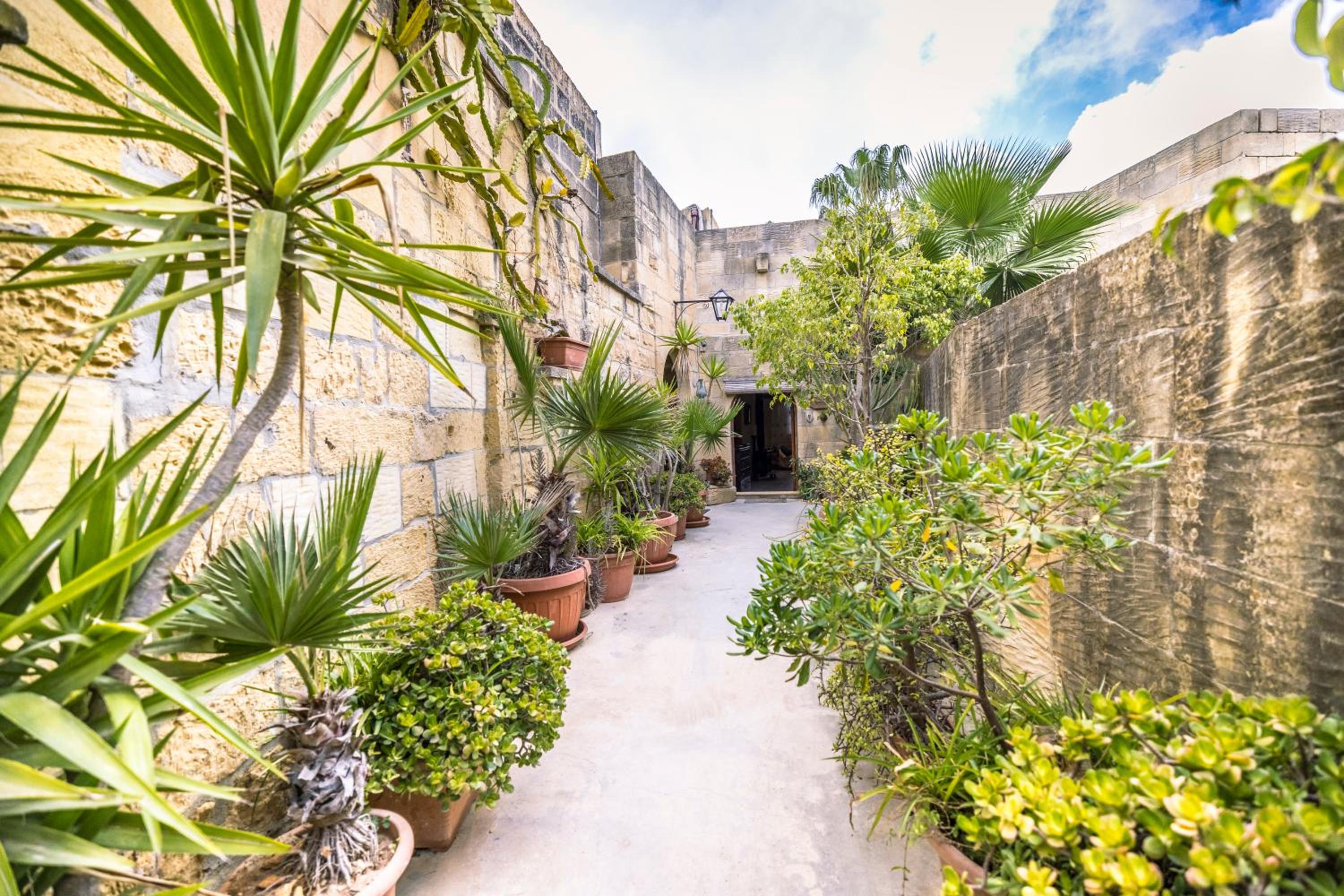 Caqsi Farmhouses