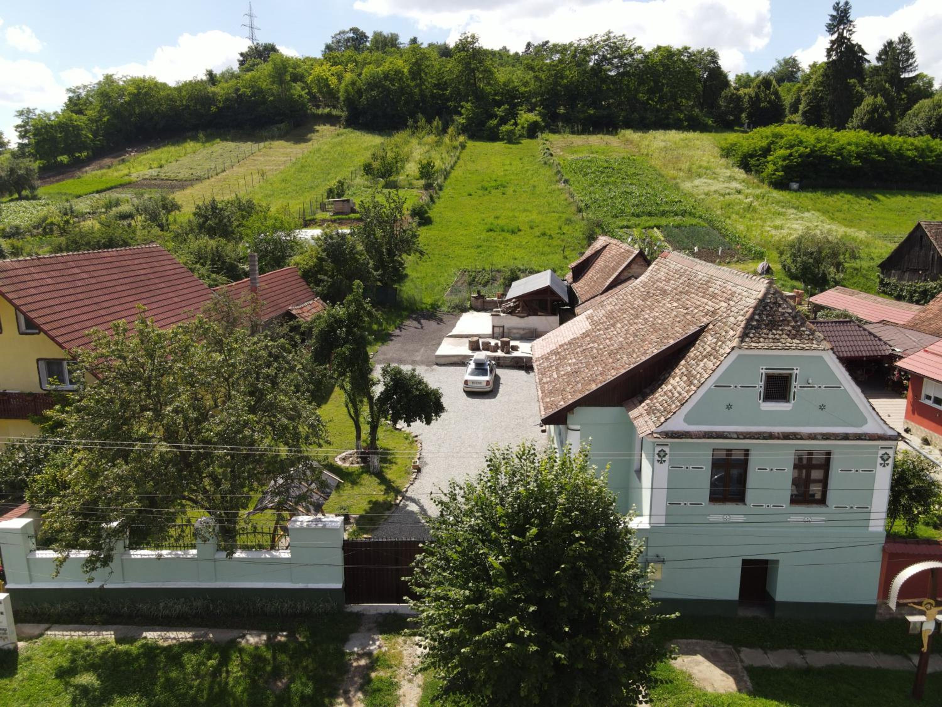 Cazare La Cetate view 4