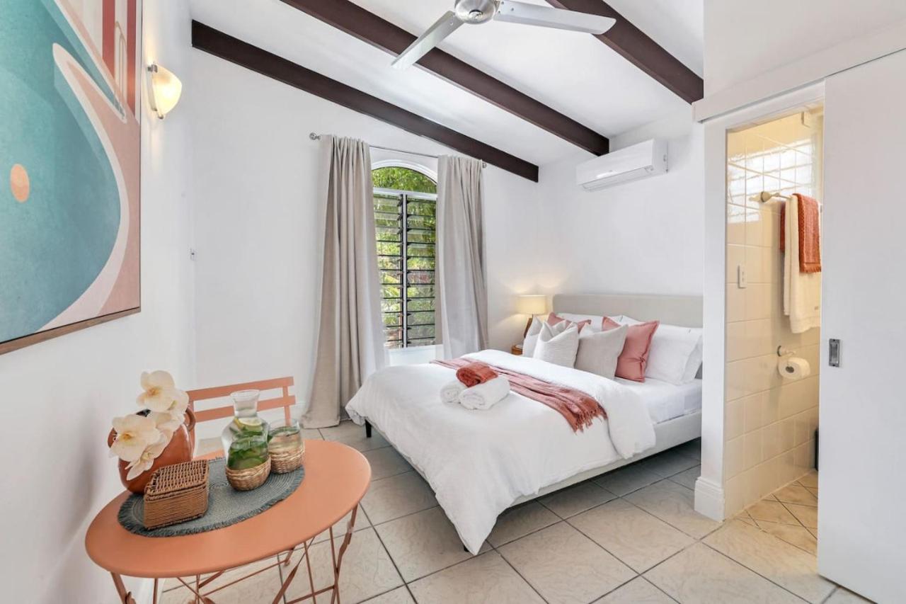Villa Frangipani on Zealandia - Old World Charm