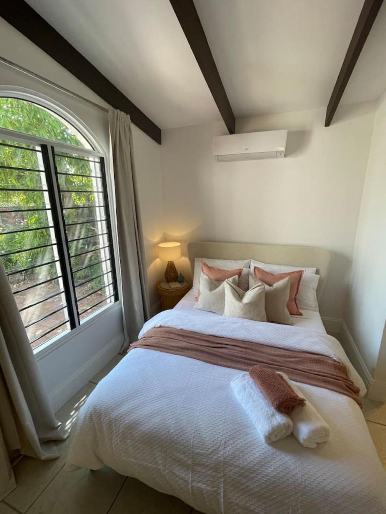 Villa Frangipani on Zealandia - Old World Charm
