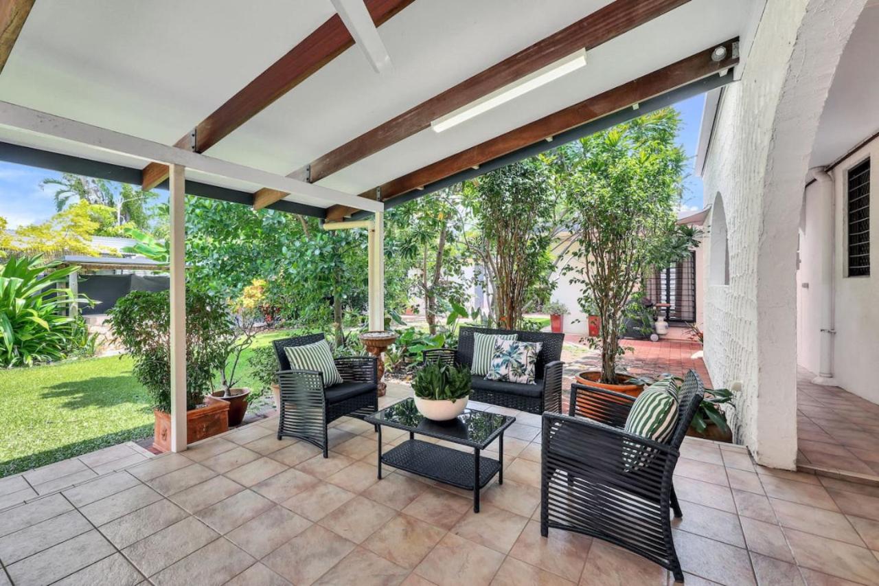 Villa Frangipani on Zealandia - Old World Charm
