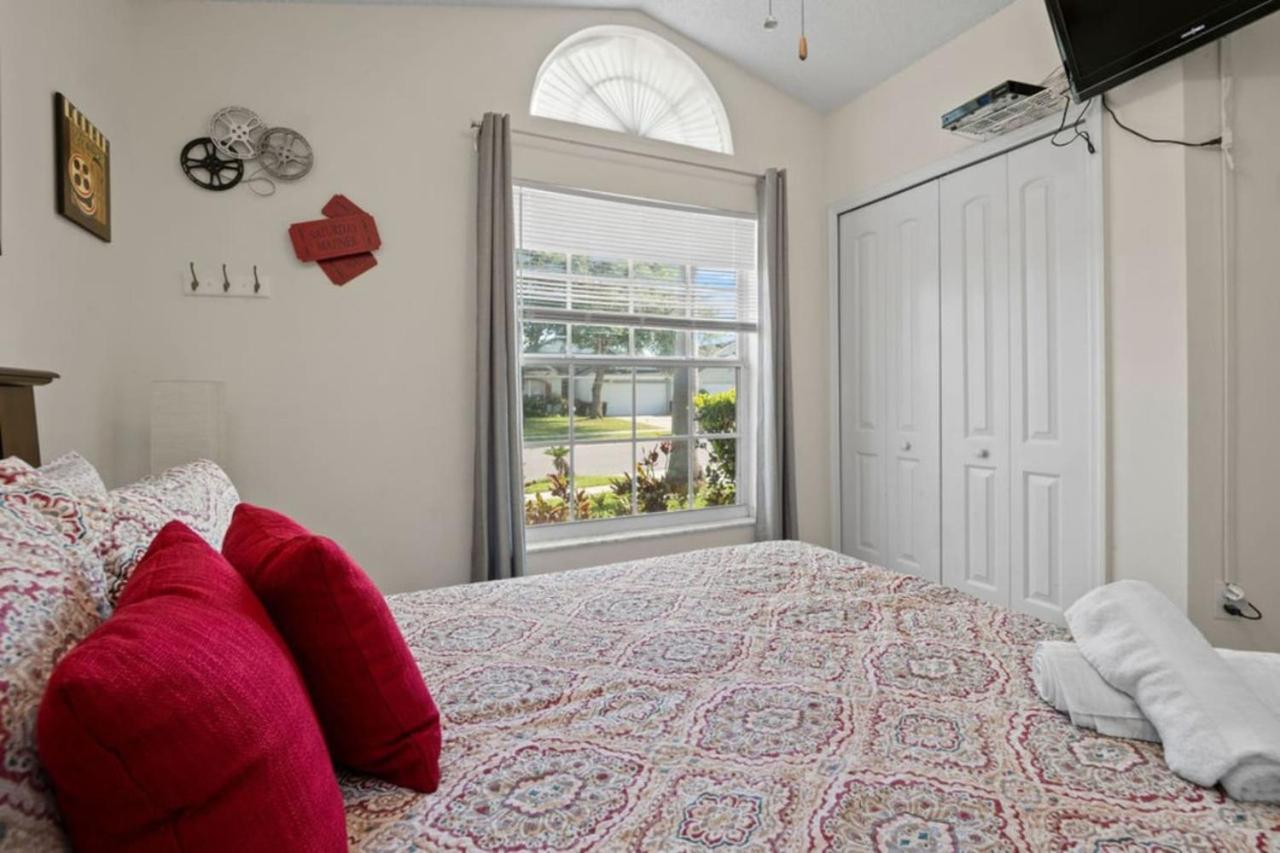 Pool Oasis, 20 mins to Disney, Close to Shops view 5