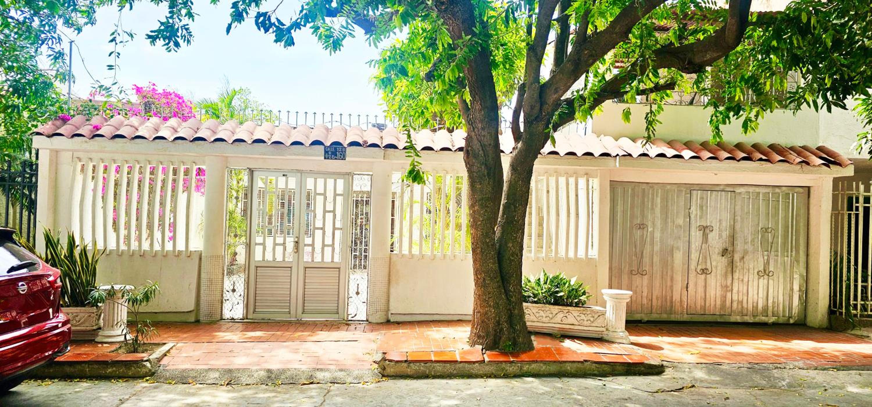 Casa Nora casa amplia con aire acondicionado para familias y grupos WiFi y parking cubierto