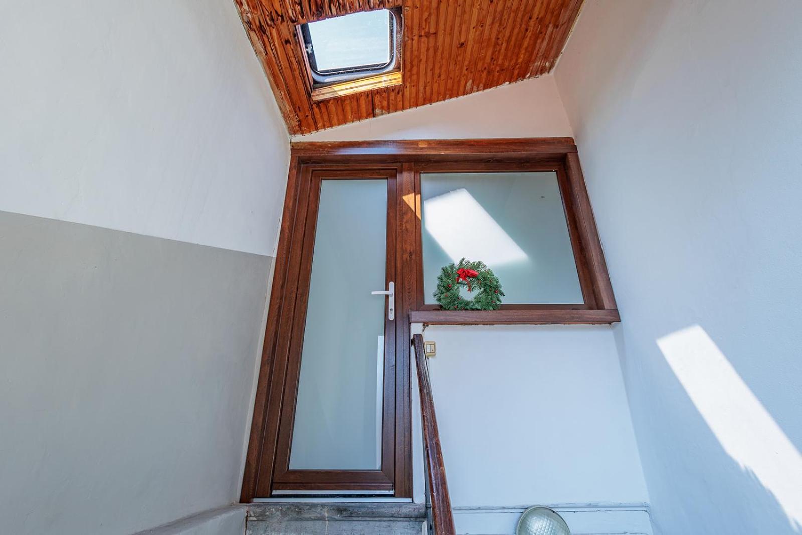 GuestHost - Claire's Attic view 2
