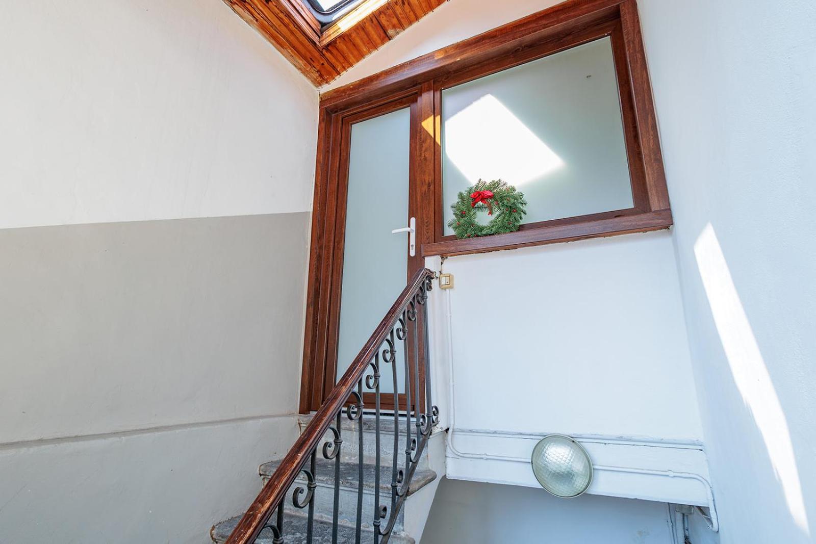GuestHost - Claire's Attic view 3