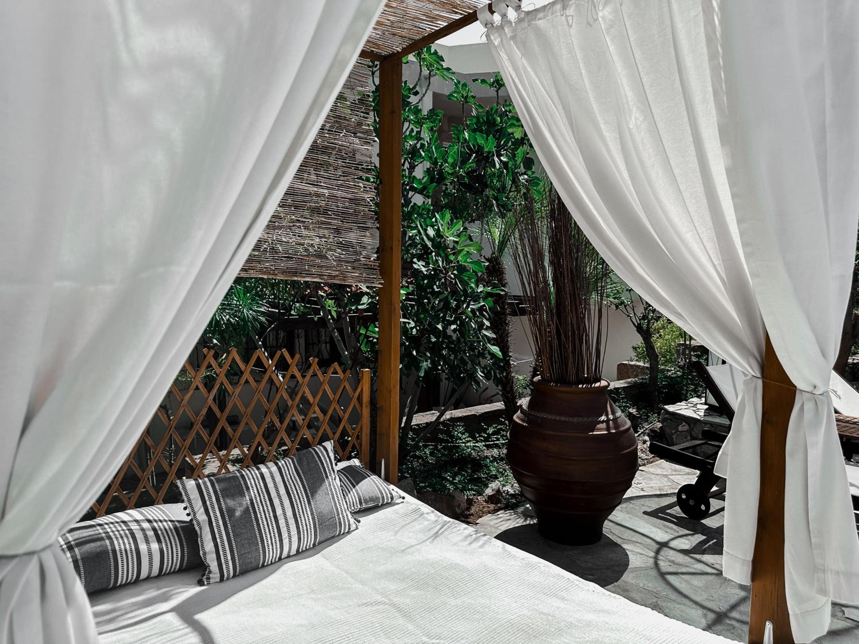 Hotel Theonia Villas - Image 1