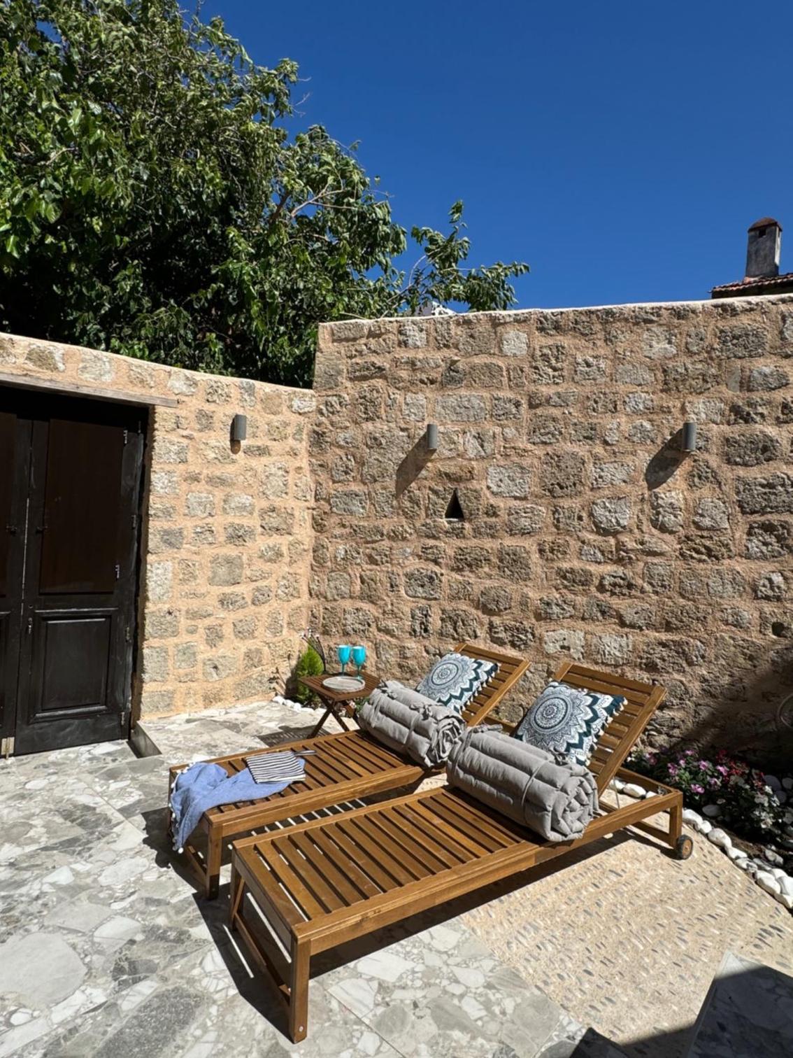 Vetus Vicinato Luxury Homes