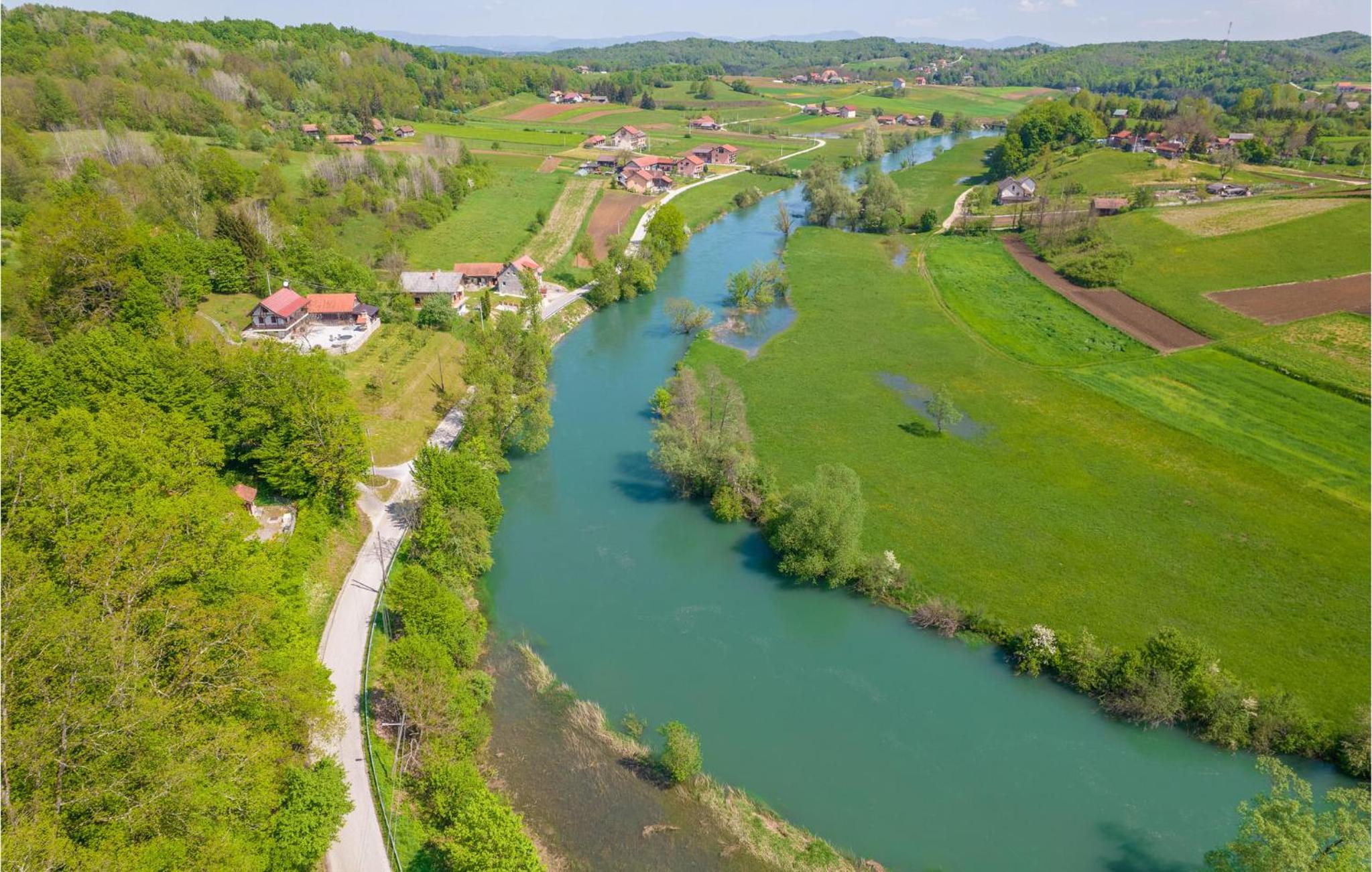 2 Bedroom Lovely Home In Ozalj
