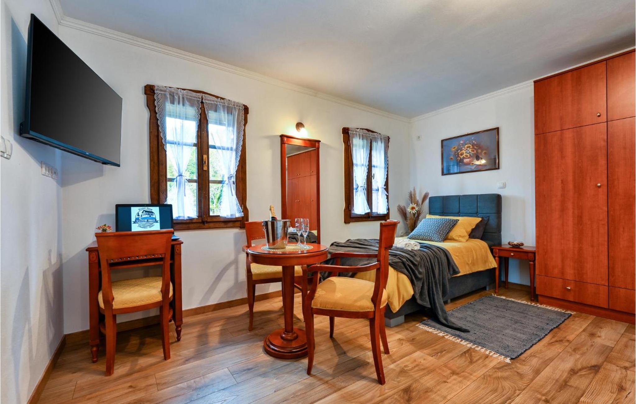2 Bedroom Lovely Home In Ozalj