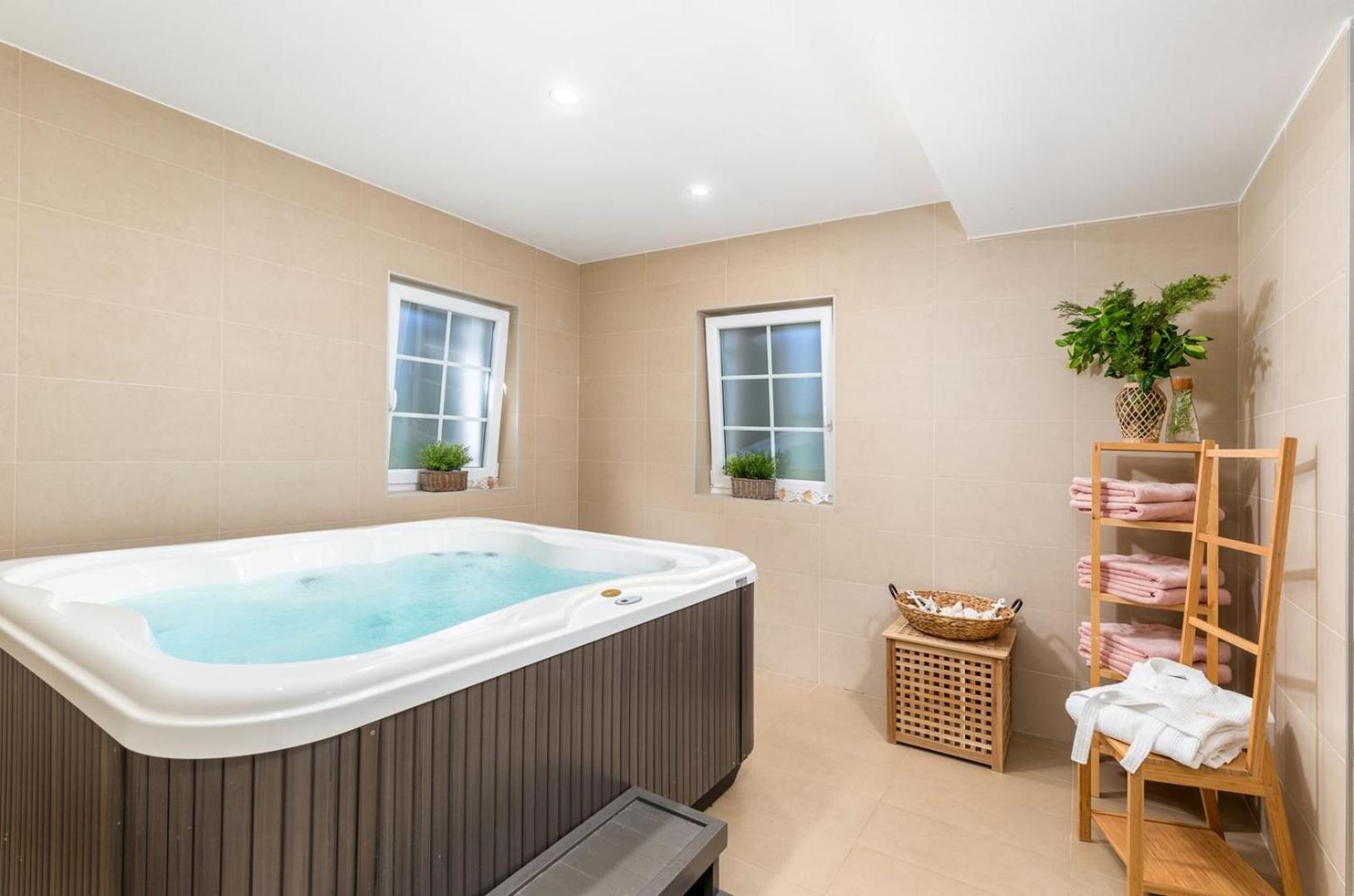 Villa Village by Villsy - with heated pool, spa, private tennis court, golf court, basketball court and playroom