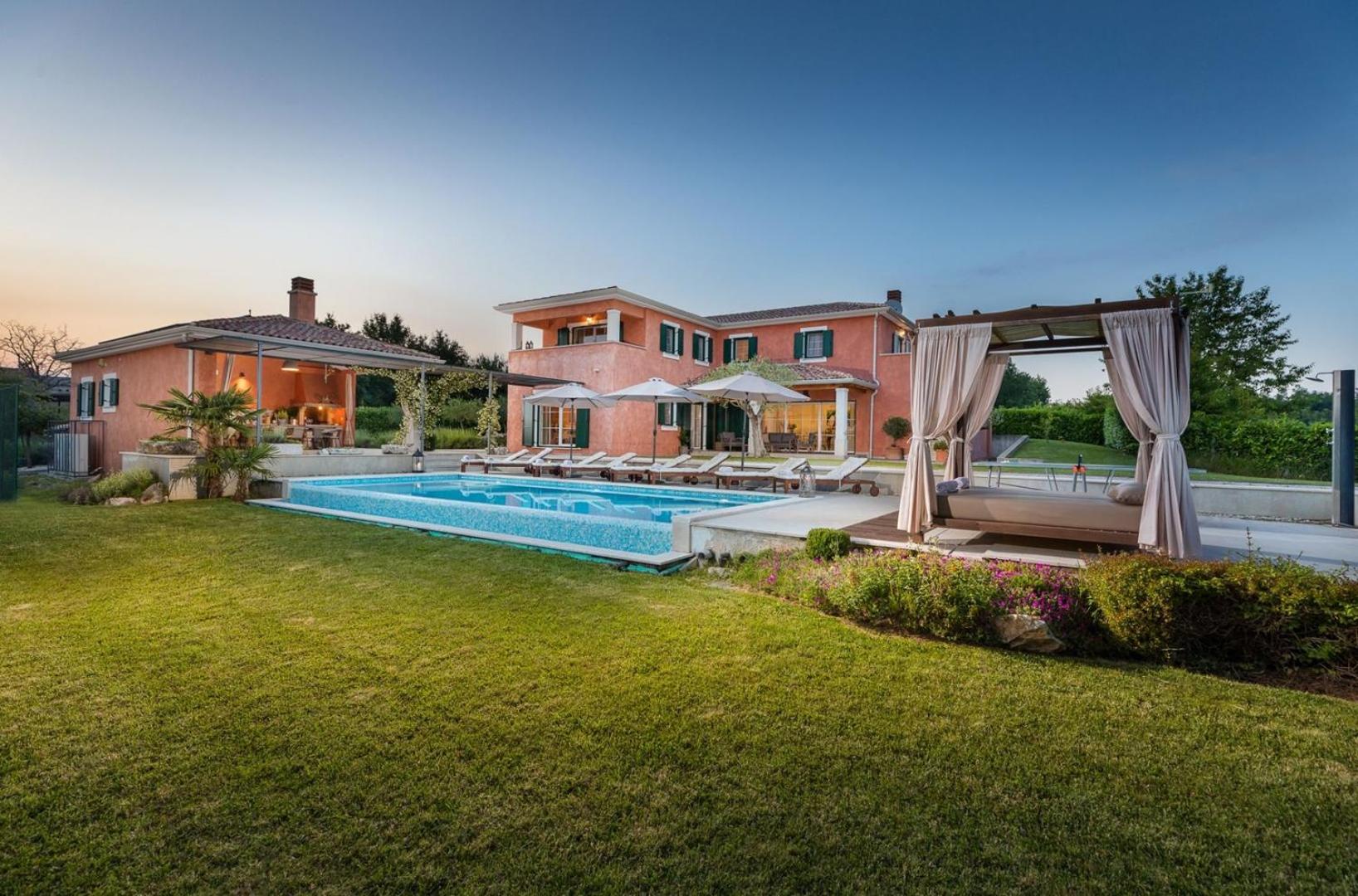 Villa Village by Villsy - with heated pool, spa, private tennis court, golf court, basketball court and playroom