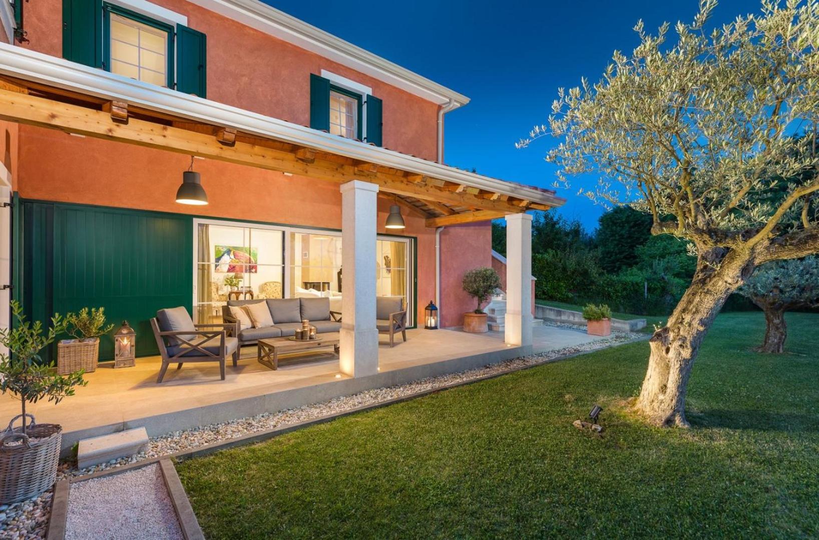 Villa Village by Villsy - with heated pool, spa, private tennis court, golf court, basketball court and playroom