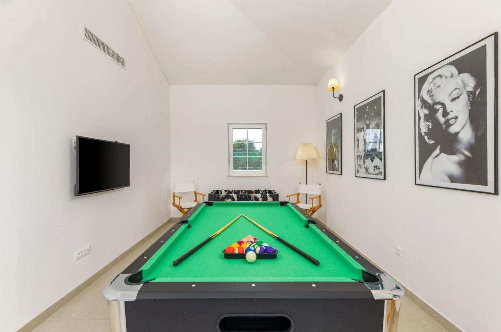 Villa Village by Villsy - with heated pool, spa, private tennis court, golf court, basketball court and playroom