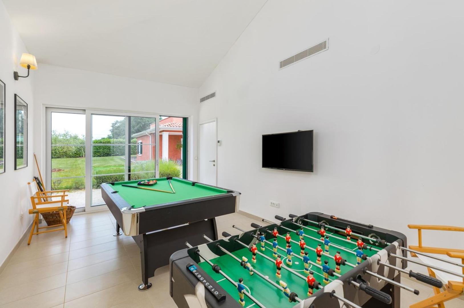 Villa Village by Villsy - with heated pool, spa, private tennis court, golf court, basketball court and playroom