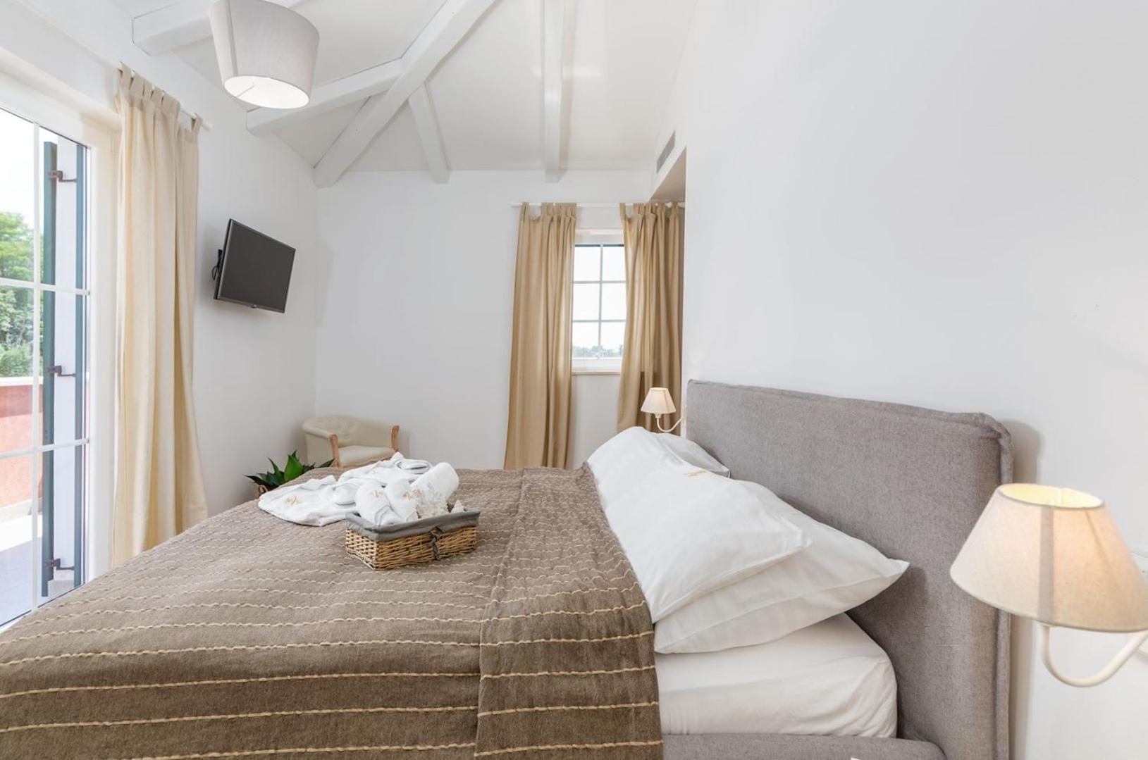 Villa Village by Villsy - with heated pool, spa, private tennis court, golf court, basketball court and playroom