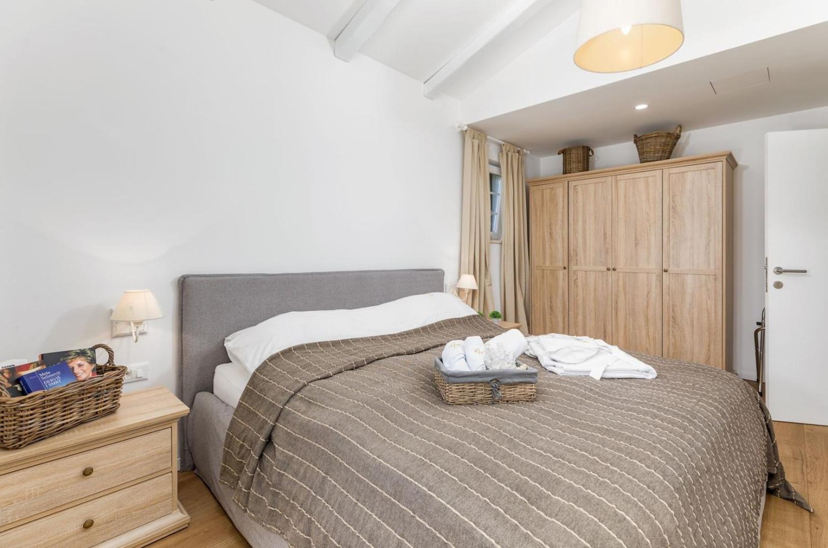 Villa Village by Villsy - with heated pool, spa, private tennis court, golf court, basketball court and playroom
