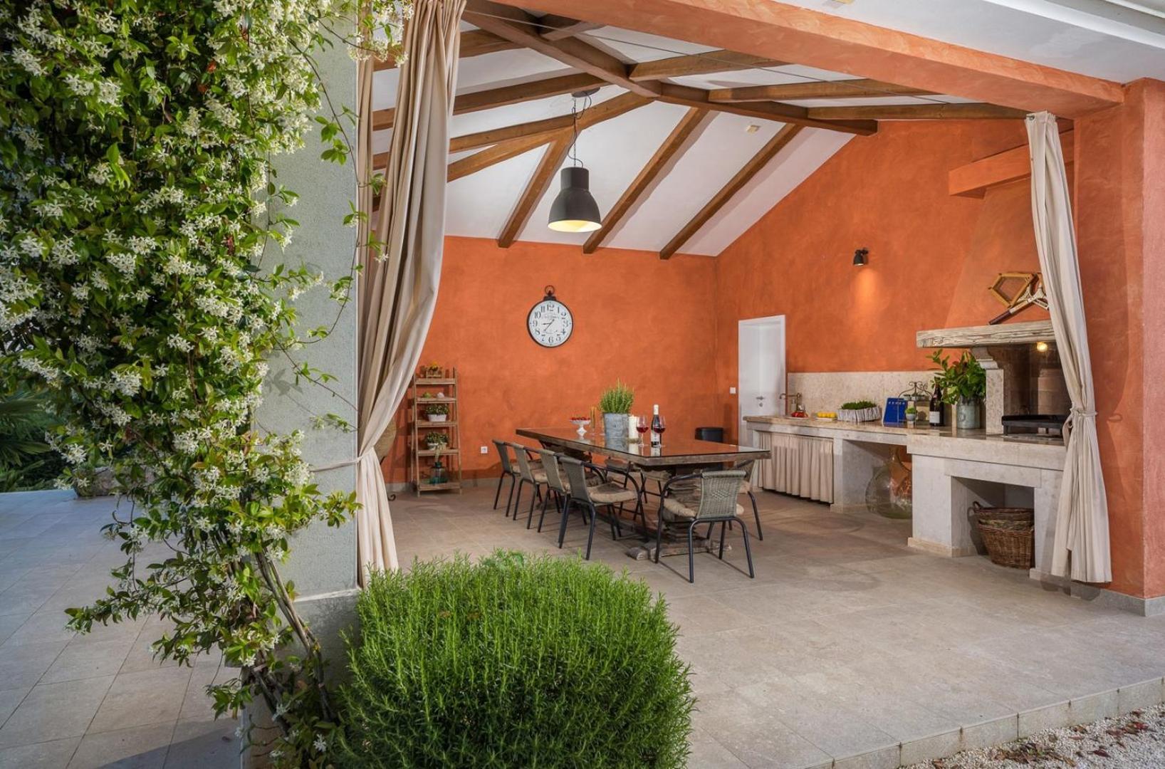 Villa Village by Villsy - with heated pool, spa, private tennis court, golf court, basketball court and playroom