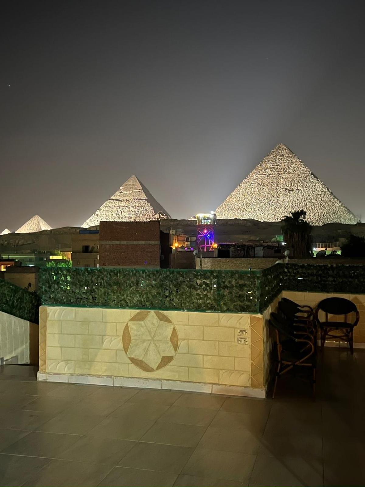 Hur Pyramids land inn