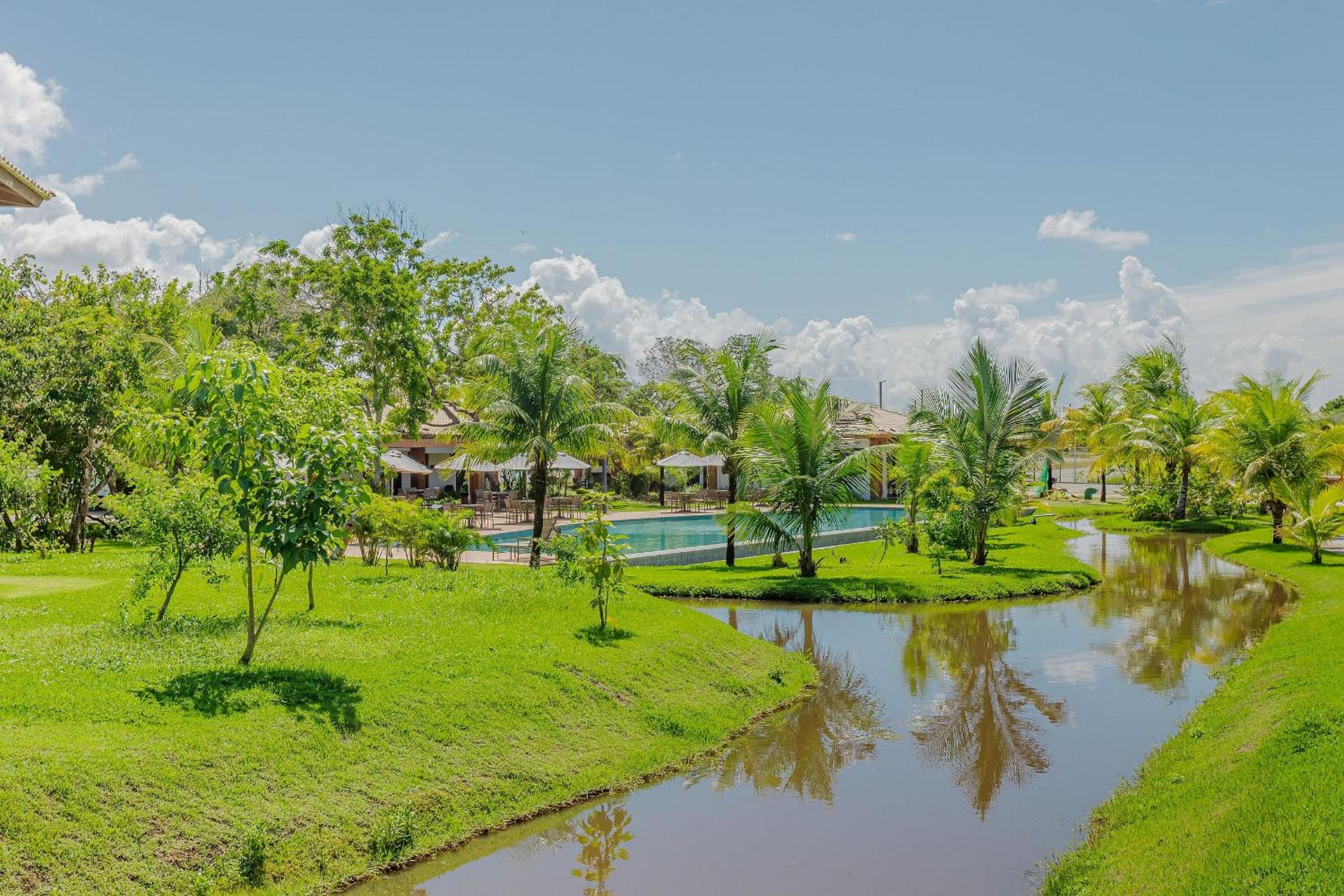 PF80 Apartamento Alto Padrão 2 Suítes - Praia do Forte