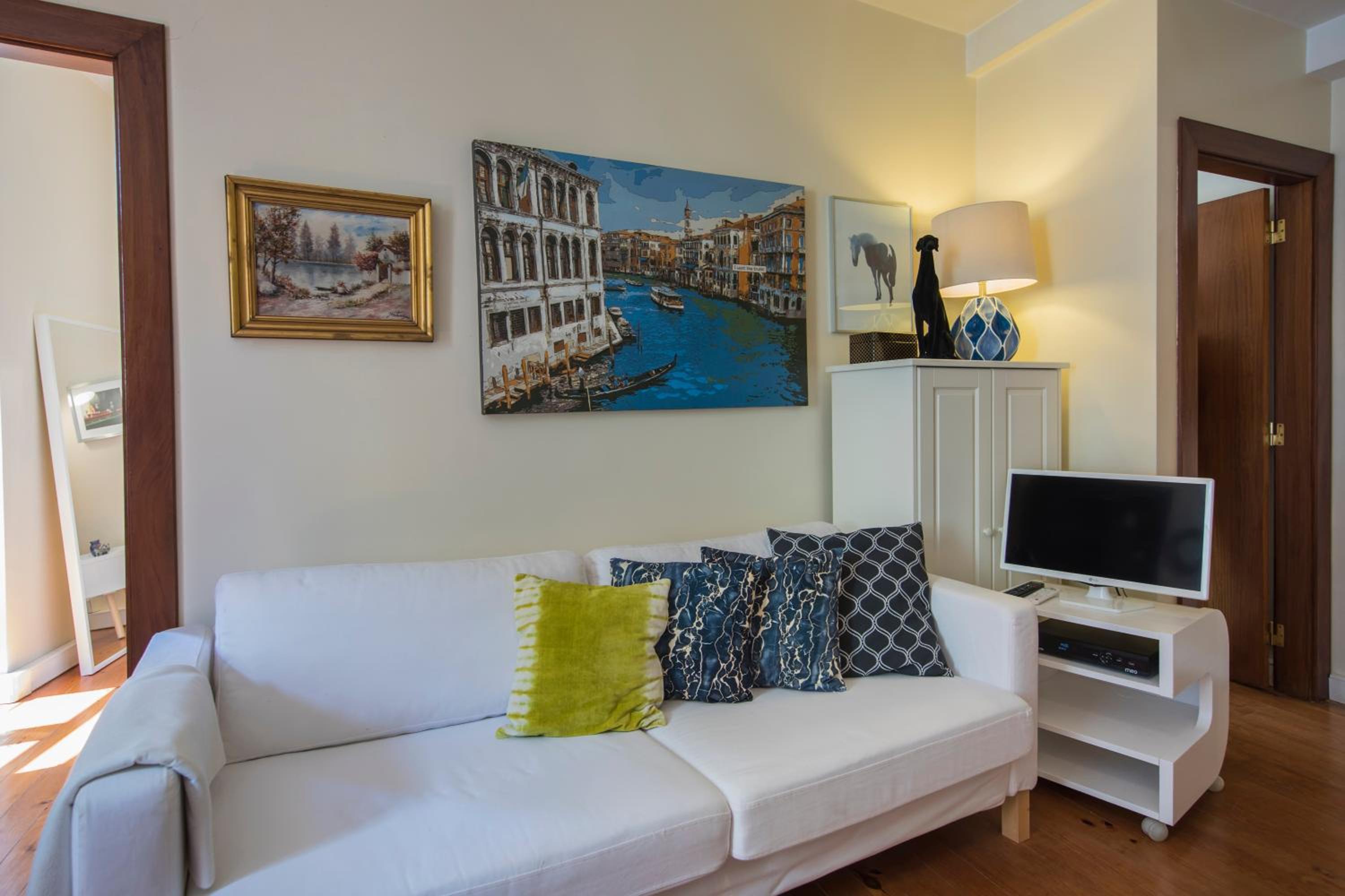 Cozy Central Lisbon Flat Martim Moniz