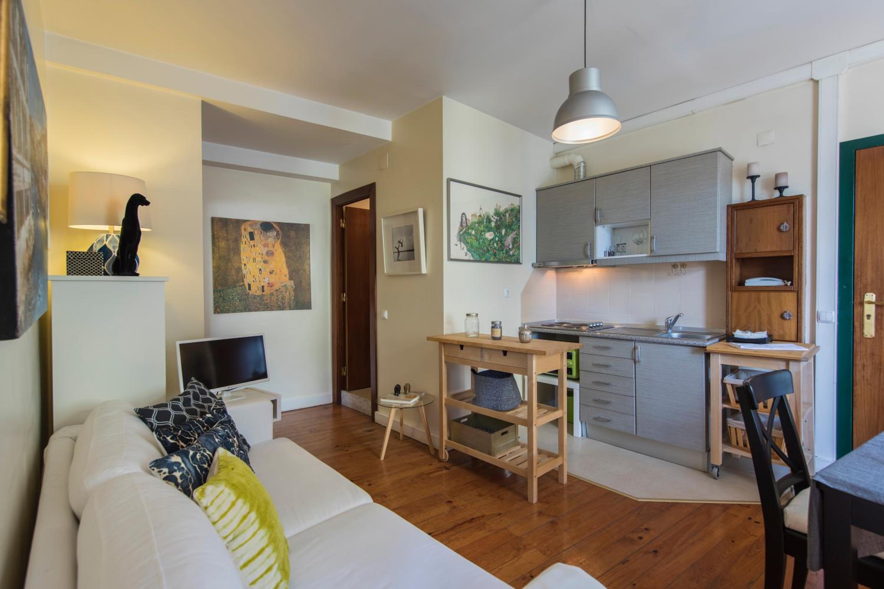 Cozy Central Lisbon Flat Martim Moniz
