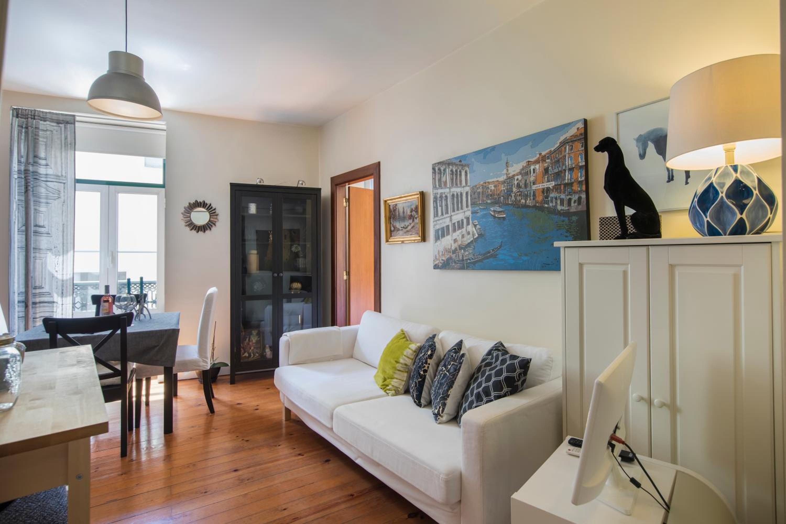 Cozy Central Lisbon Flat Martim Moniz