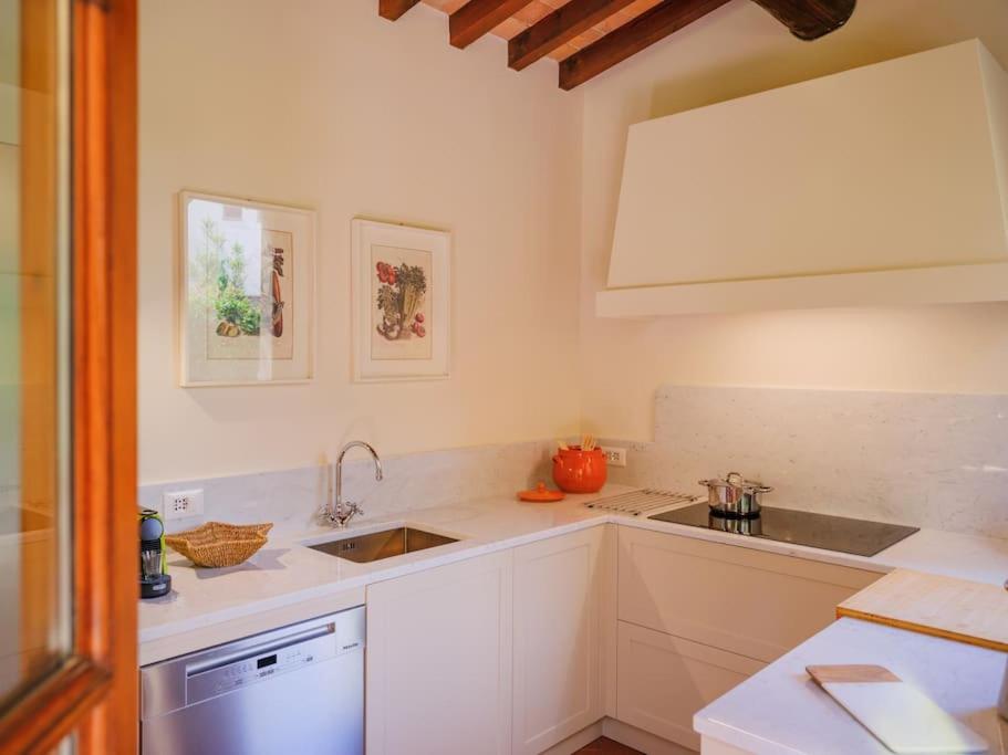 Stalla - Villa with garden in the historic center