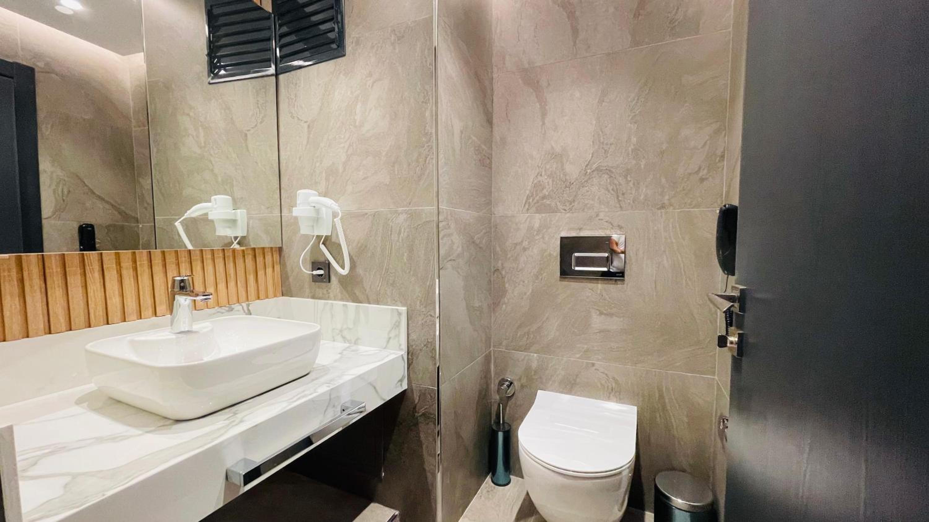 Osmanbey Fatih Hotel - Image 13