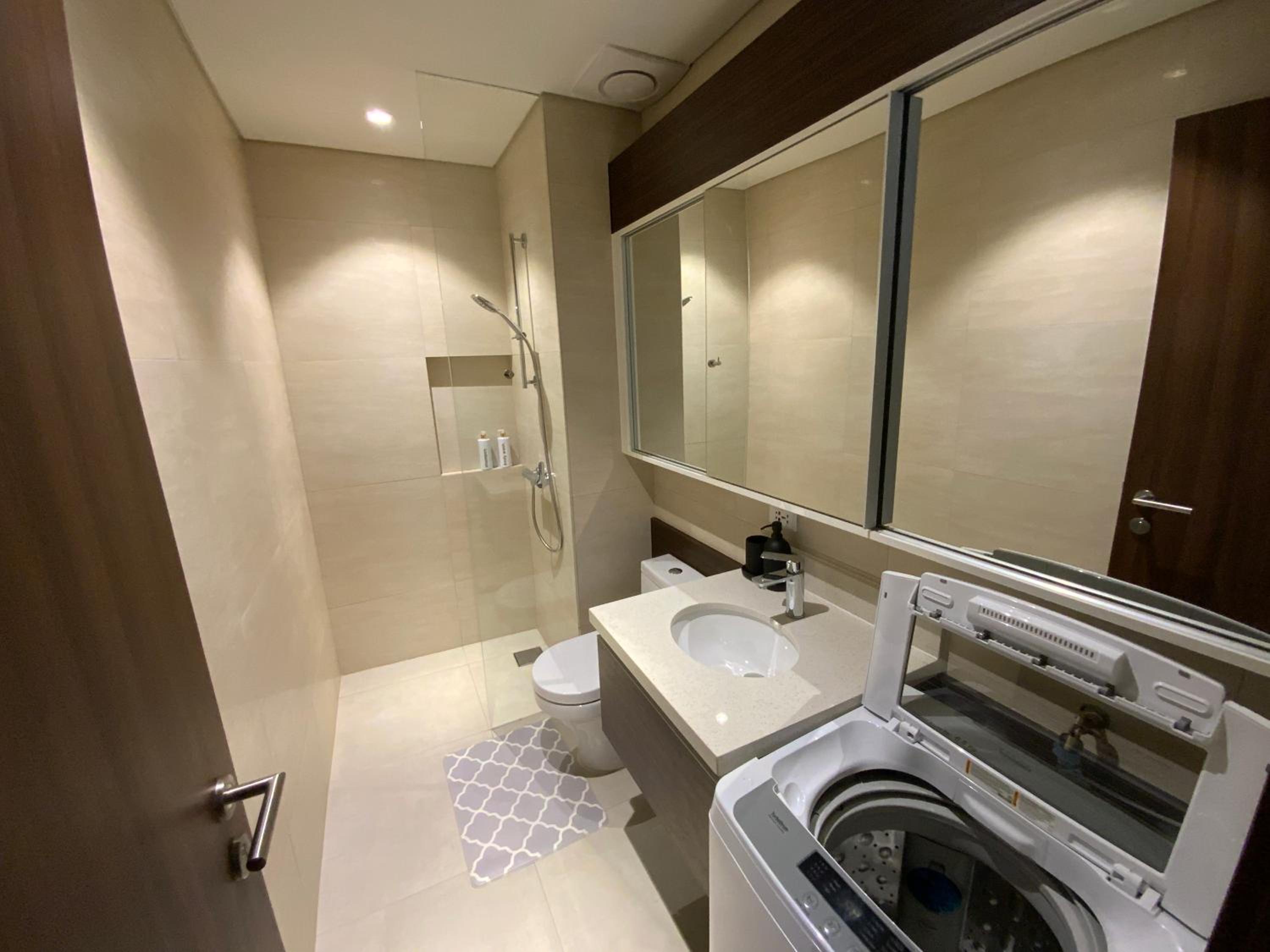 Group Comfort Suite at Tambuli Residences 1-Bedroom Apartment for up to 6 Guests by Dominik with Pool Access & Balcony in Mactan view 4